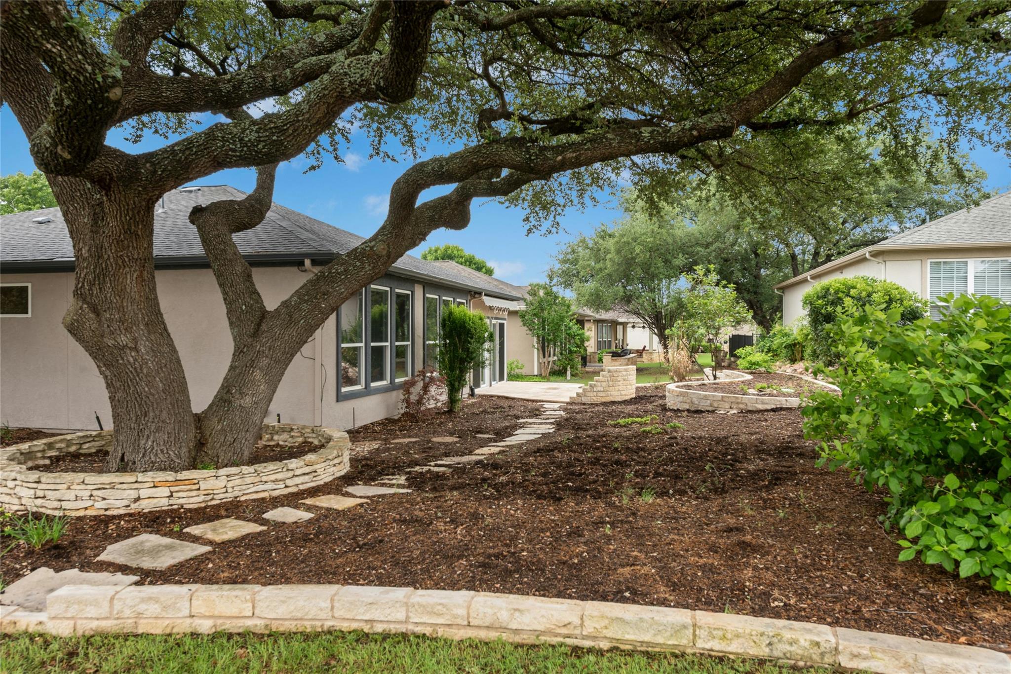 202 Palmetto Dr, Georgetown, TX 78633