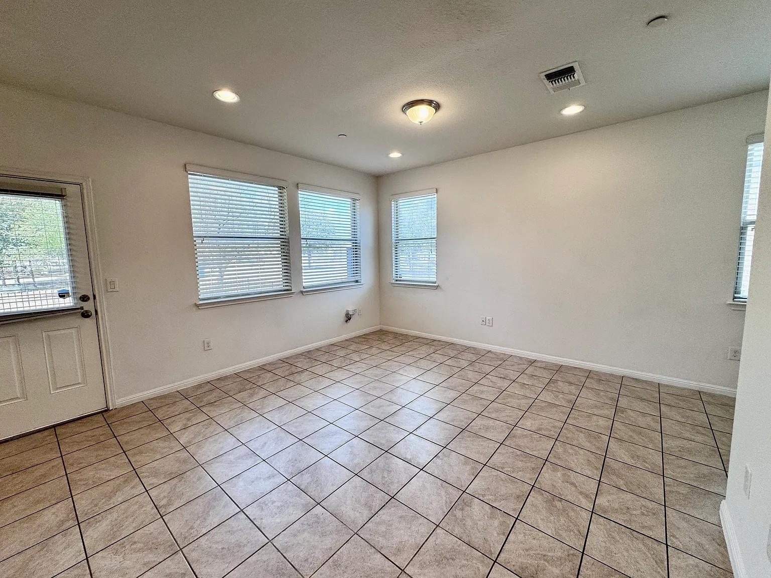 1001 ZODIAC Ln # 50, Round Rock, TX 78665