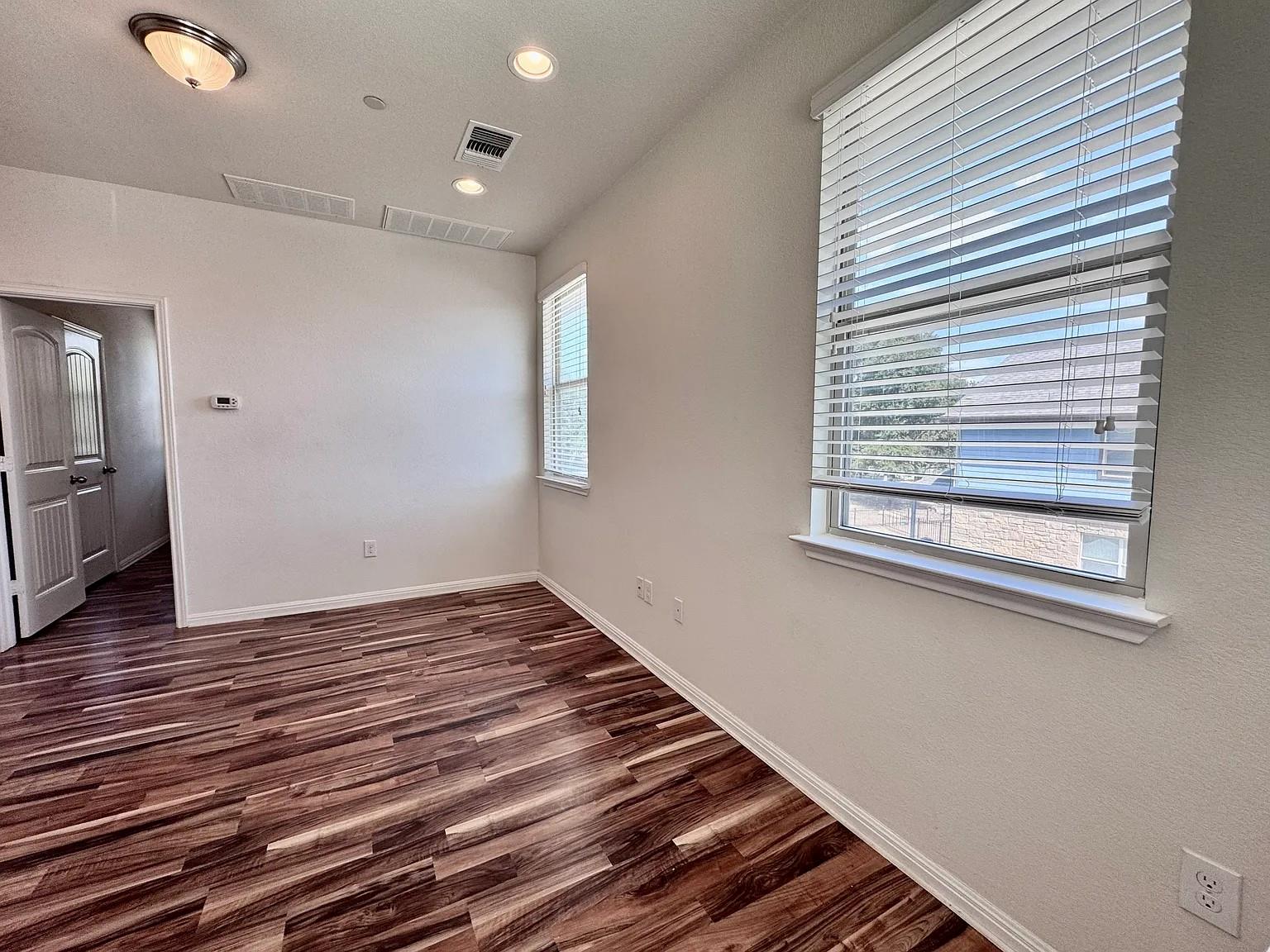 1001 ZODIAC Ln # 50, Round Rock, TX 78665