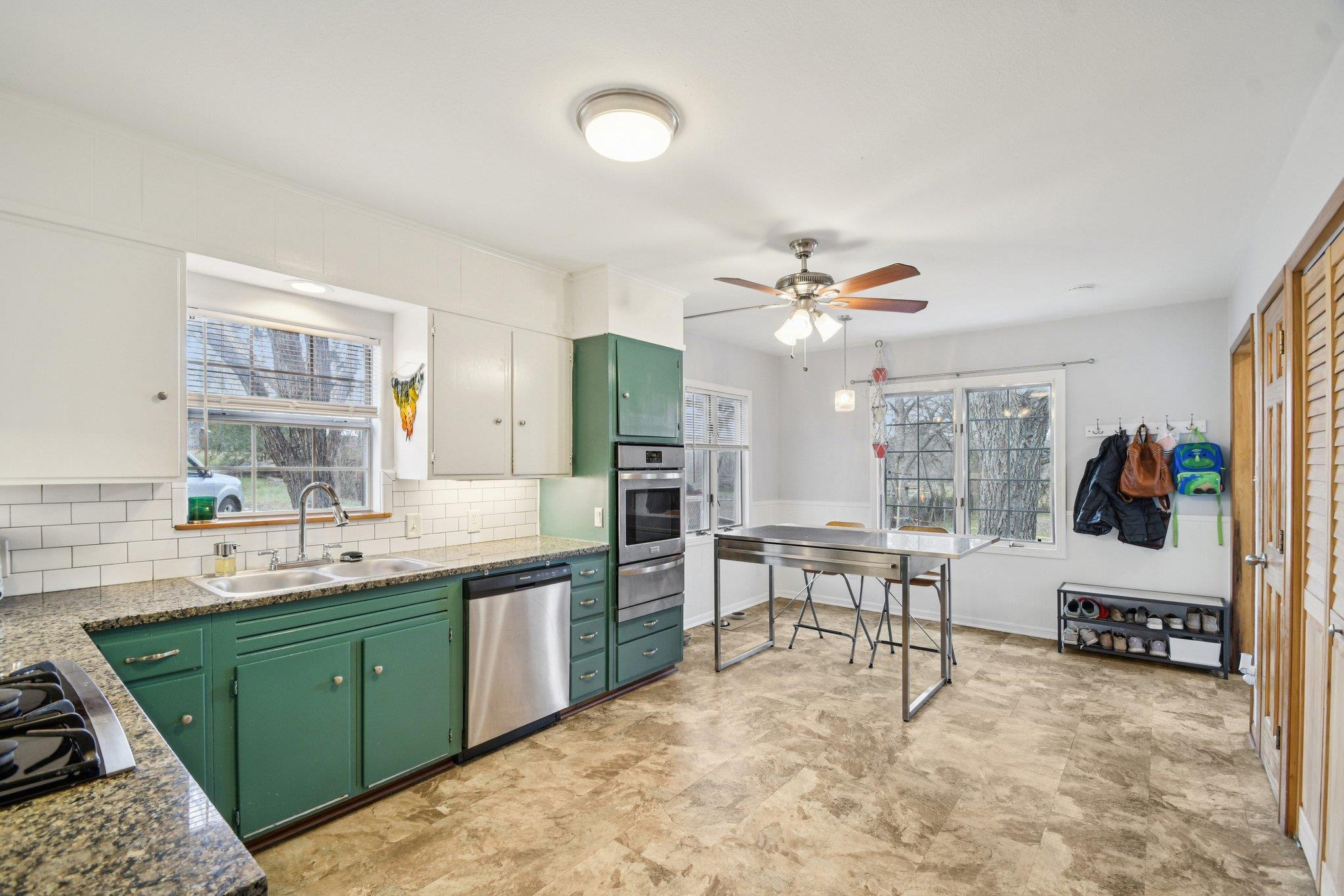 528 Old Mcdade Rd, Elgin, TX 78621