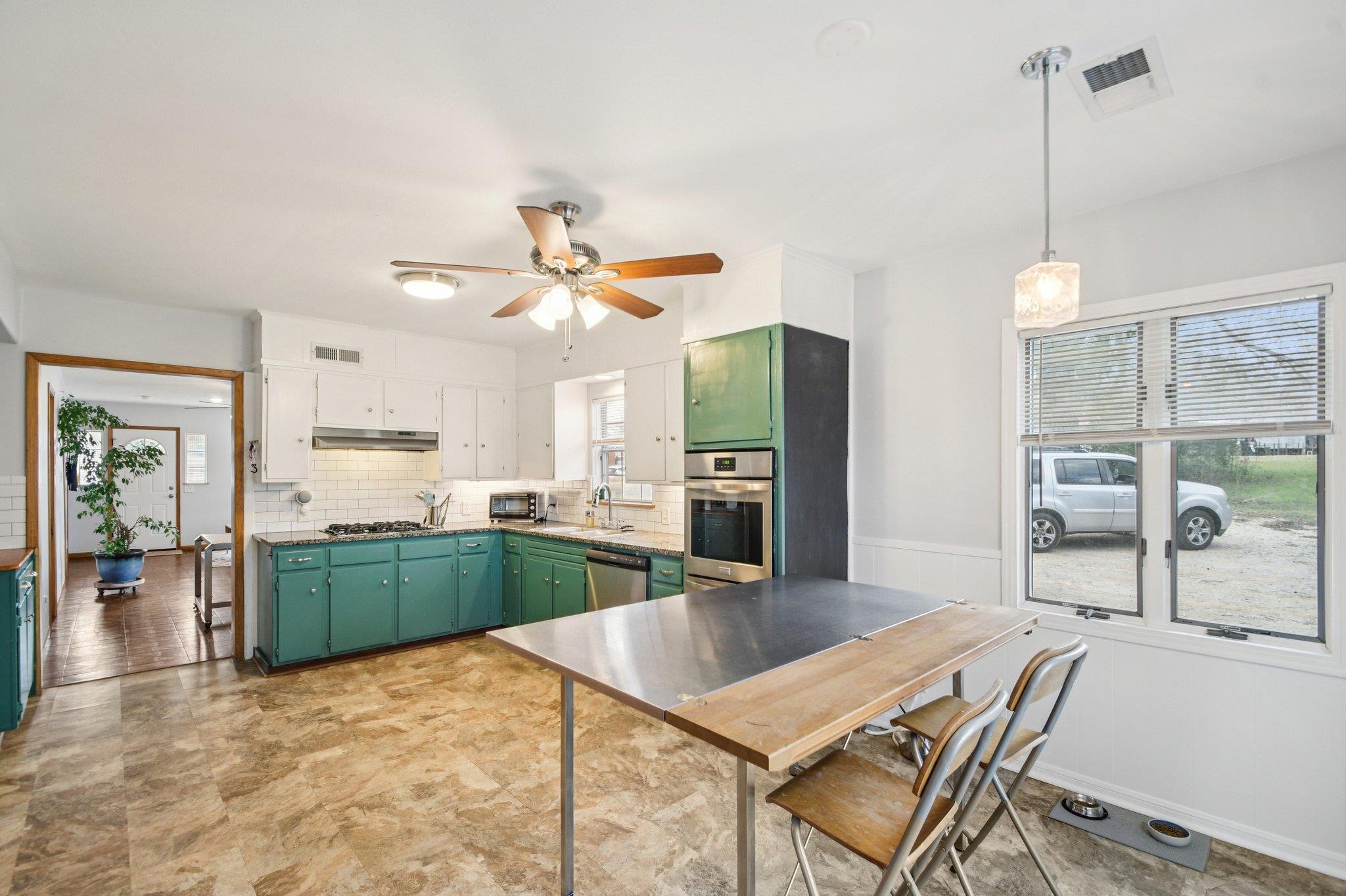 528 Old Mcdade Rd, Elgin, TX 78621