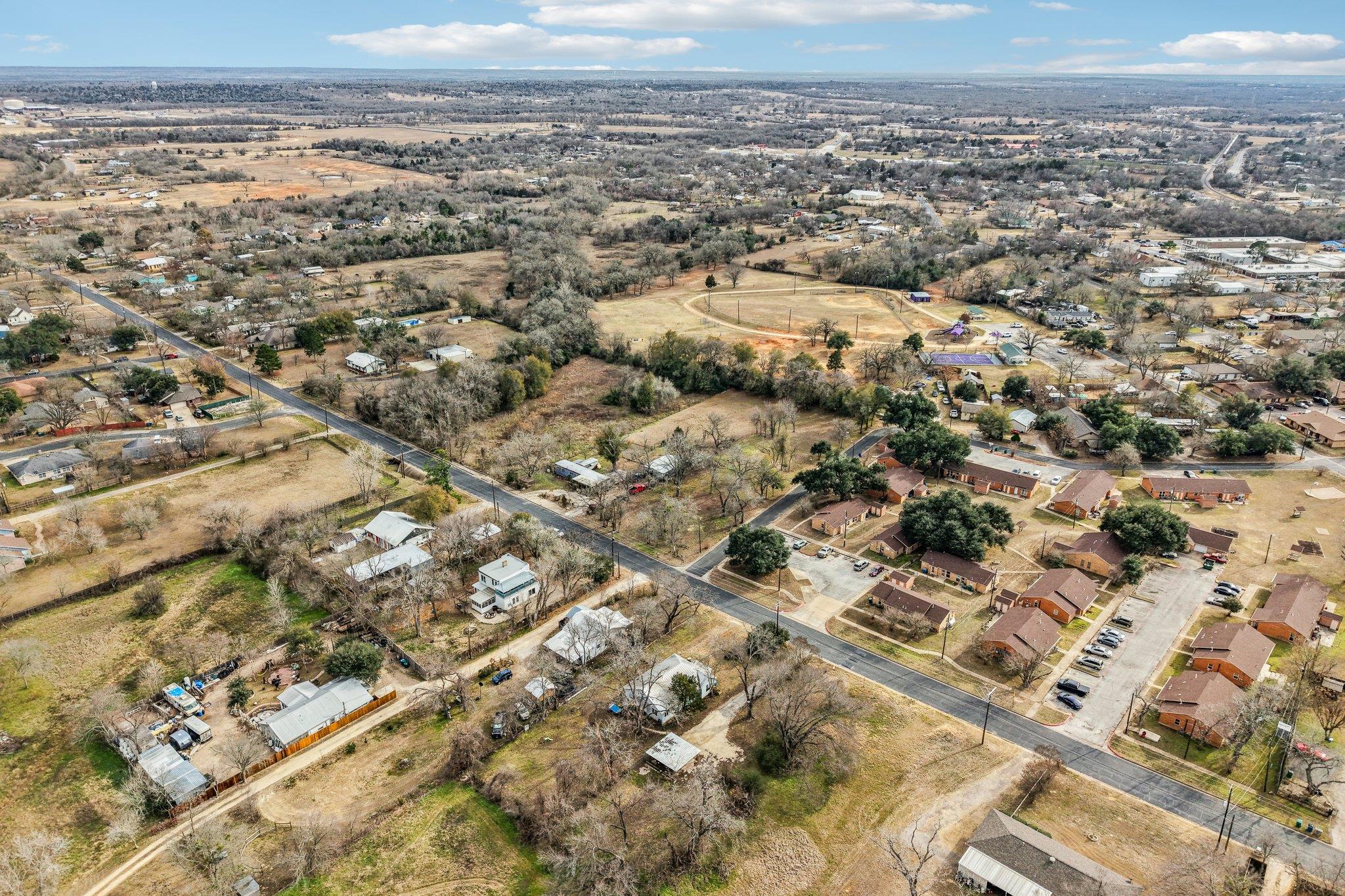 528 Old Mcdade Rd, Elgin, TX 78621