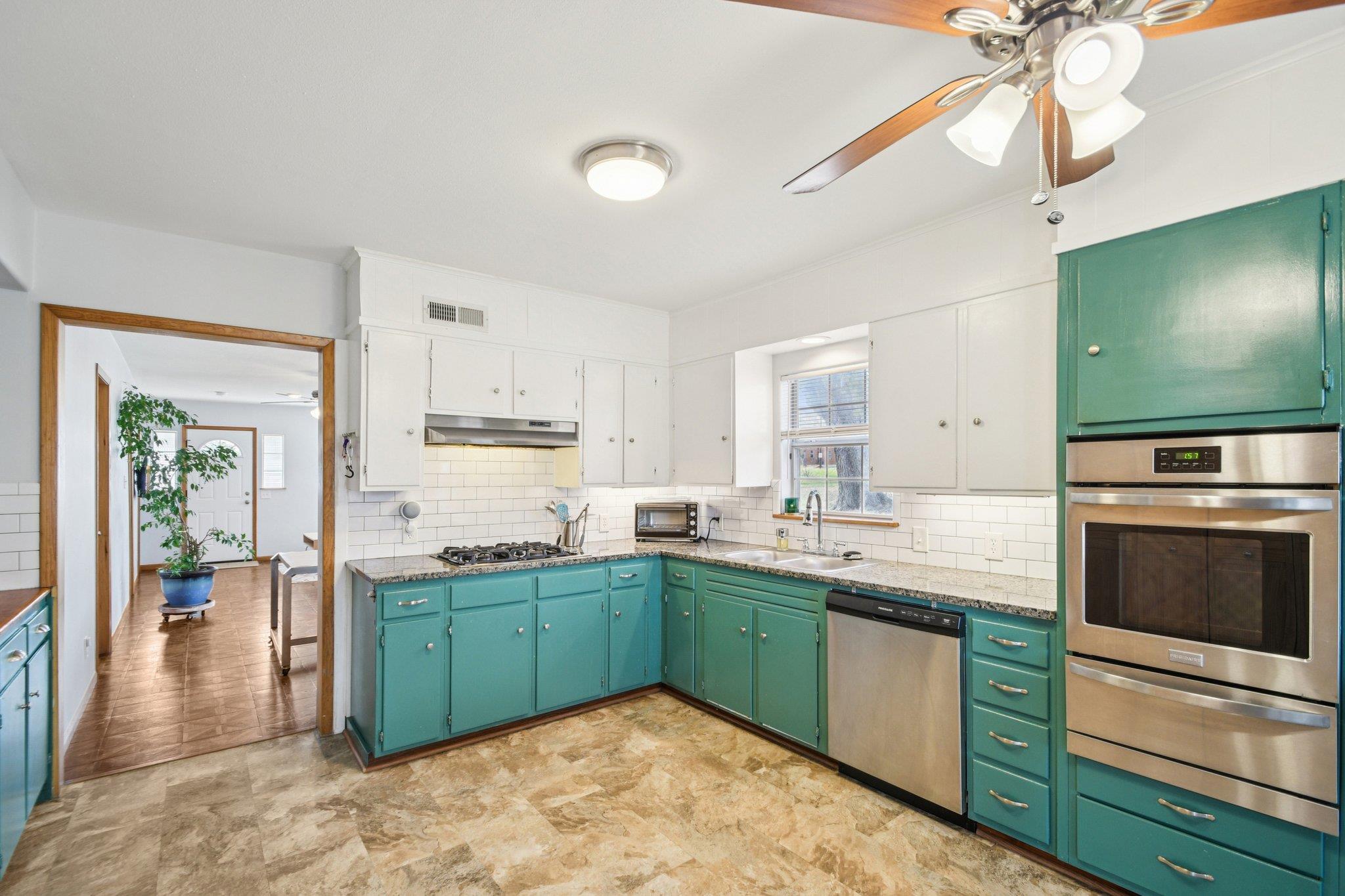 528 Old Mcdade Rd, Elgin, TX 78621