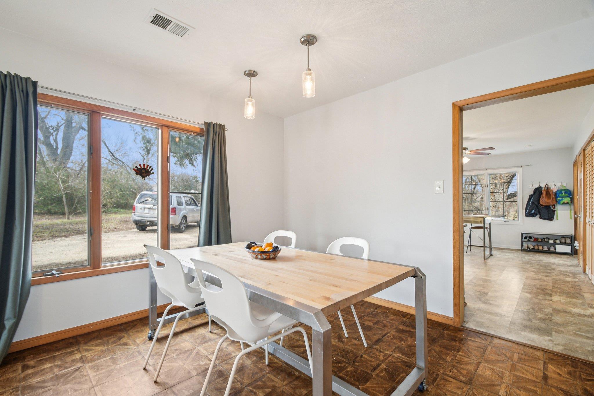 528 Old Mcdade Rd, Elgin, TX 78621