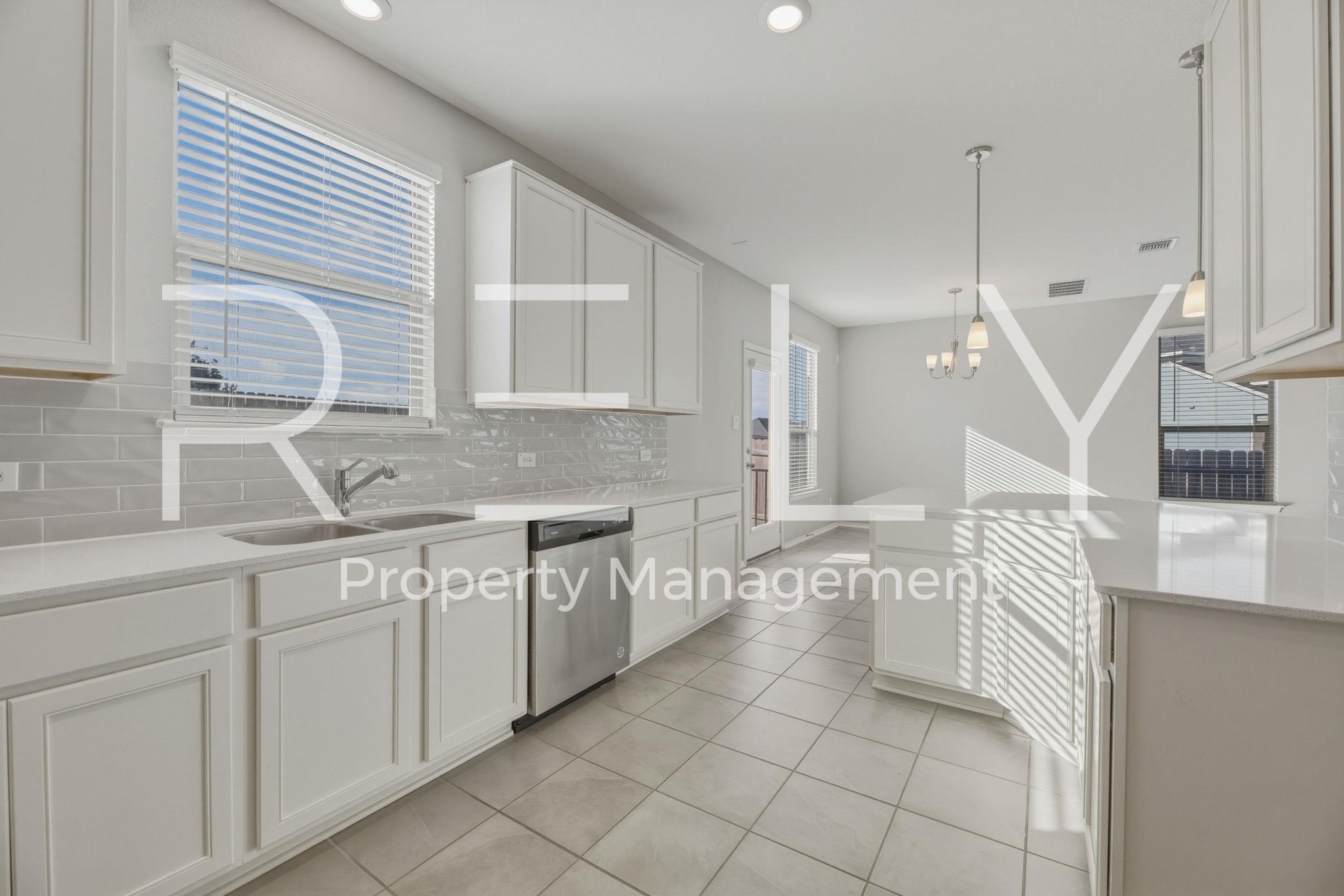 140 Katie Elder Dr, Jarrell, TX 76537