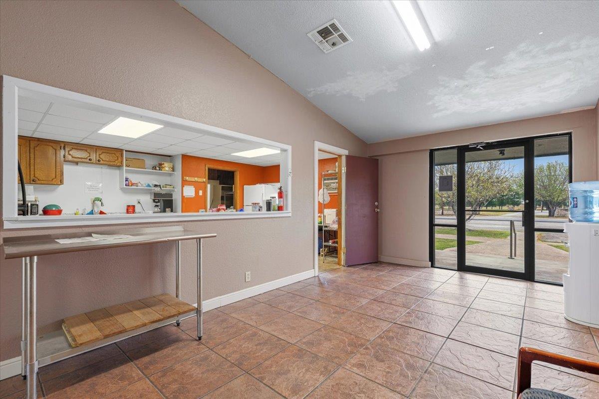 2418 Fm 1704, Elgin, TX 78621