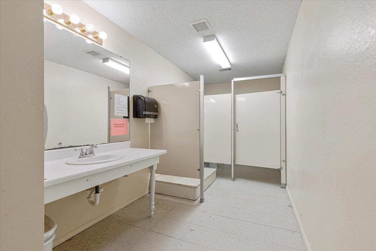 2418 Fm 1704, Elgin, TX 78621