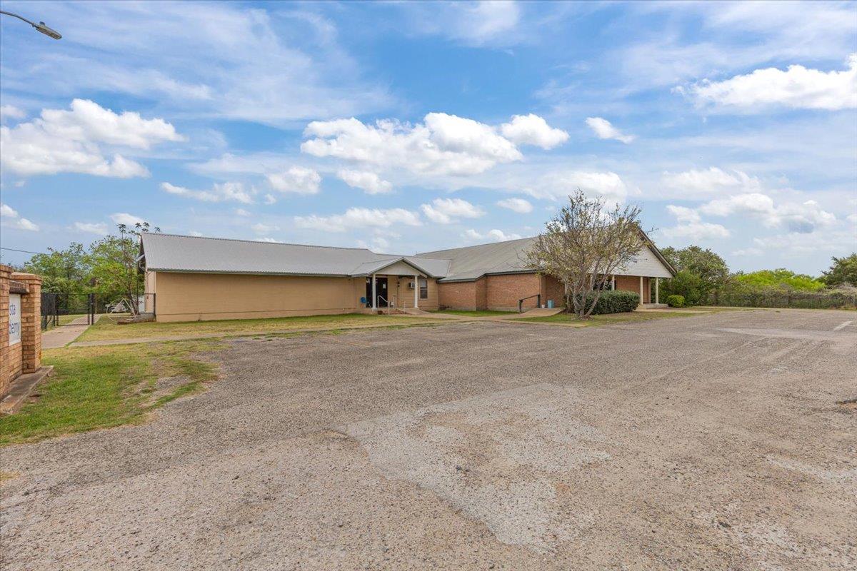 2418 Fm 1704, Elgin, TX 78621