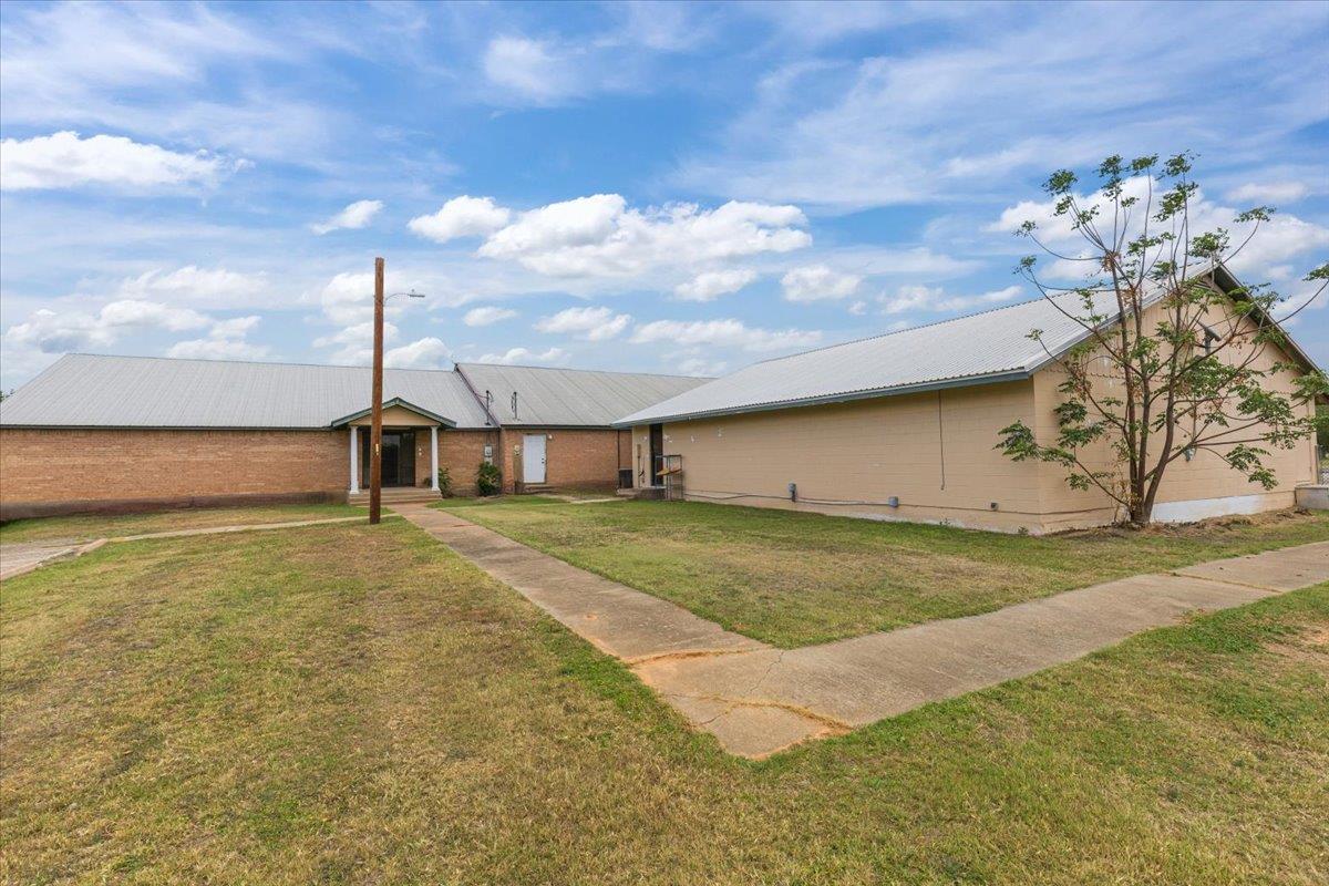 2418 Fm 1704, Elgin, TX 78621