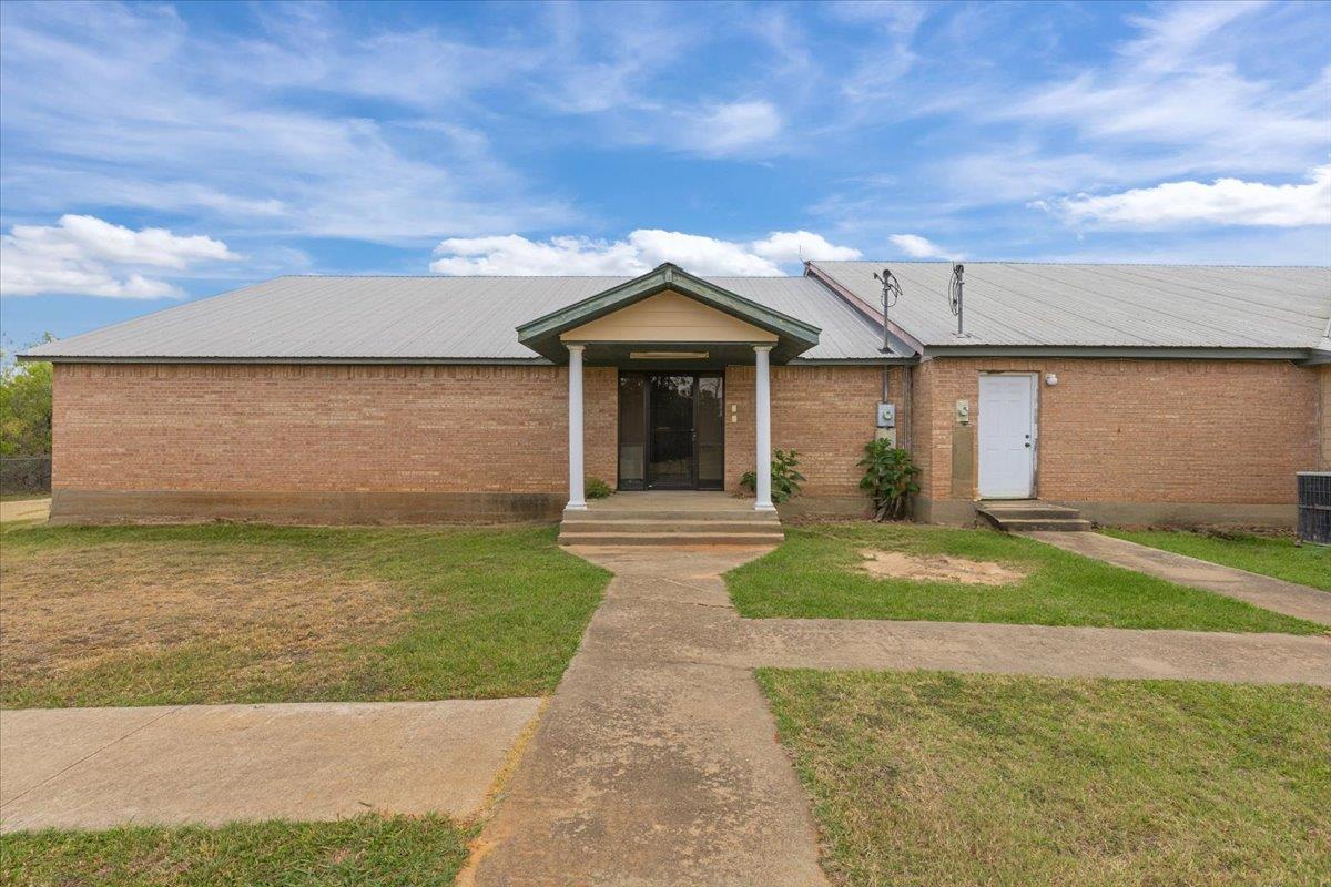 2418 Fm 1704, Elgin, TX 78621