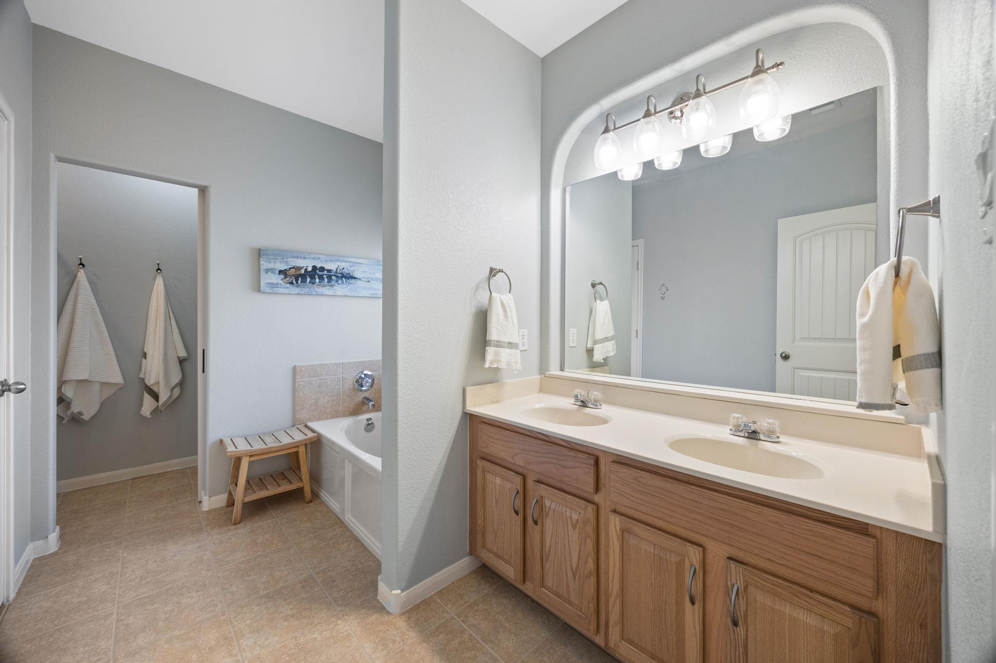 2200 Amur Dr, Austin, TX 78745