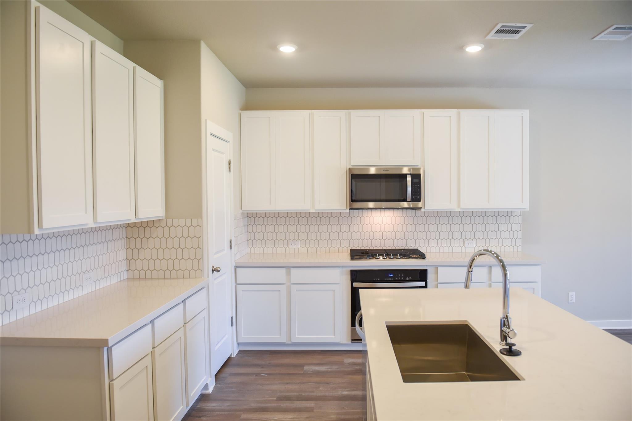 156 Ayres Horn, Cedar Creek, TX 78612