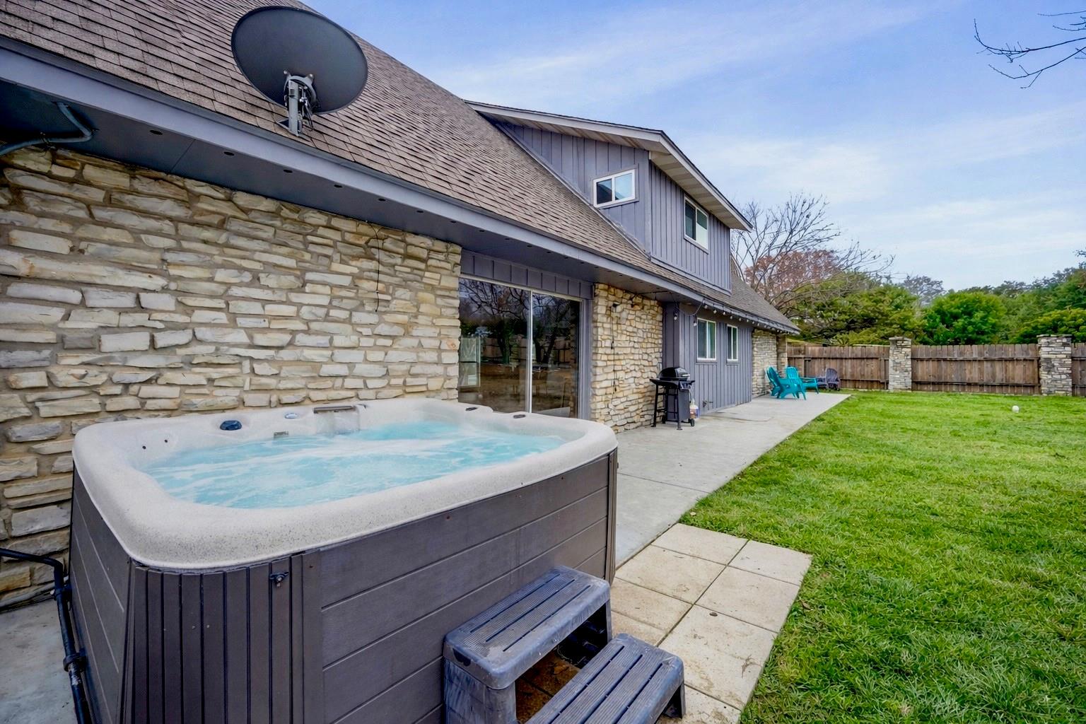 827 Briarcliff Dr, San Antonio, TX 78213