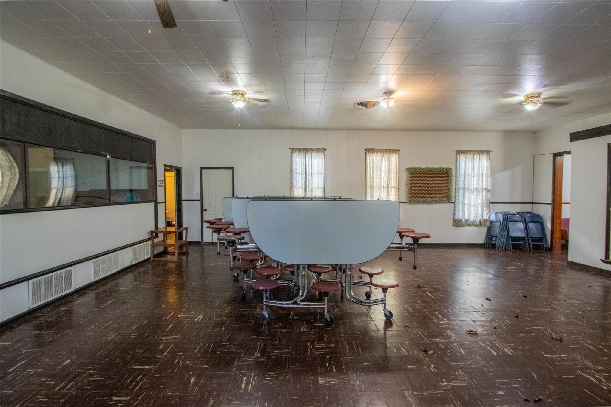 1502 W 9th St, Caldwell, TX 77836