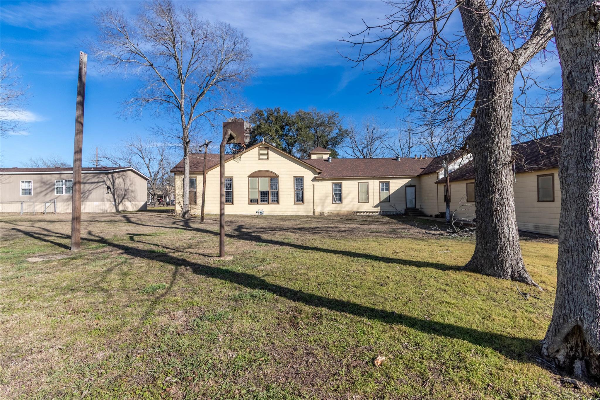 1502 W 9th St, Caldwell, TX 77836