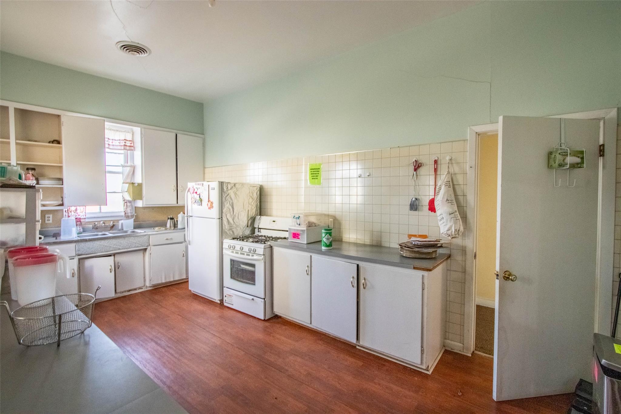 1502 W 9th St, Caldwell, TX 77836