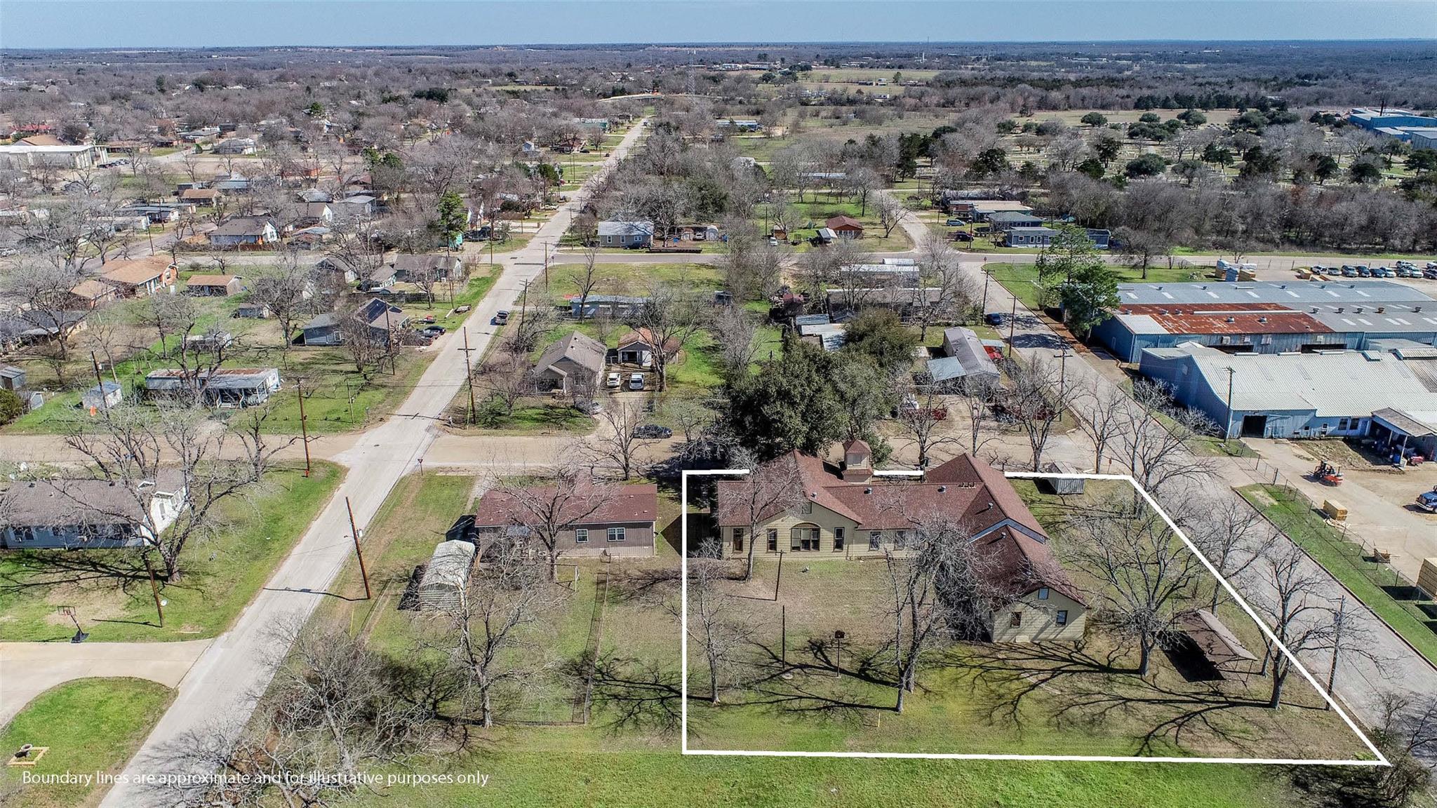 1502 W 9th St, Caldwell, TX 77836