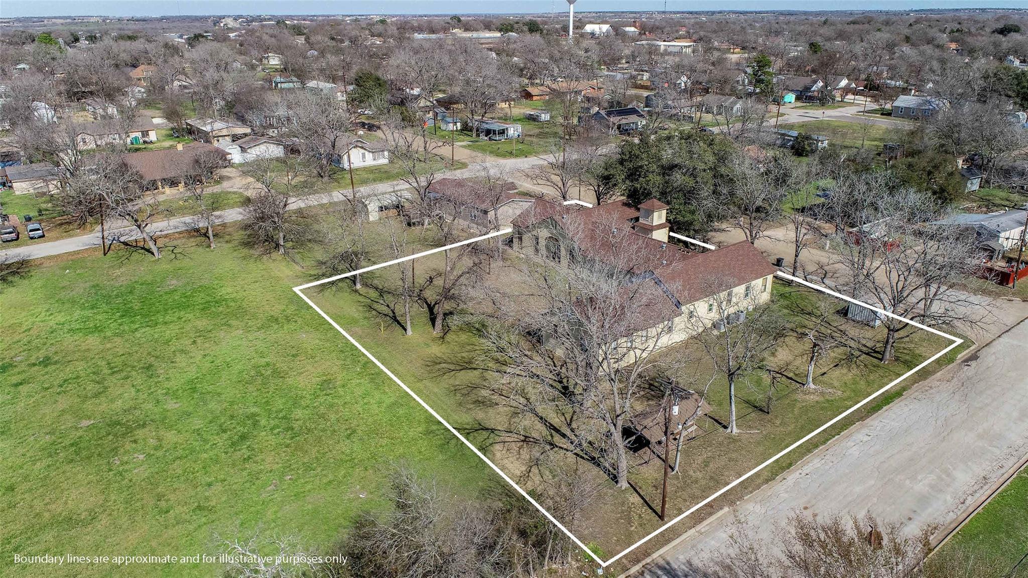 1502 W 9th St, Caldwell, TX 77836
