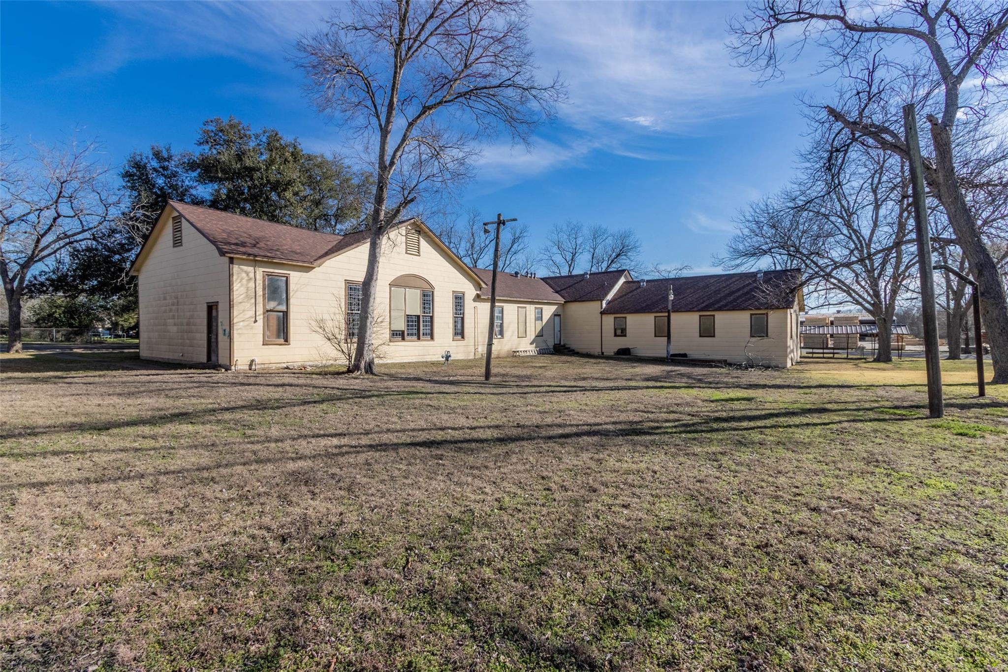 1502 W 9th St, Caldwell, TX 77836