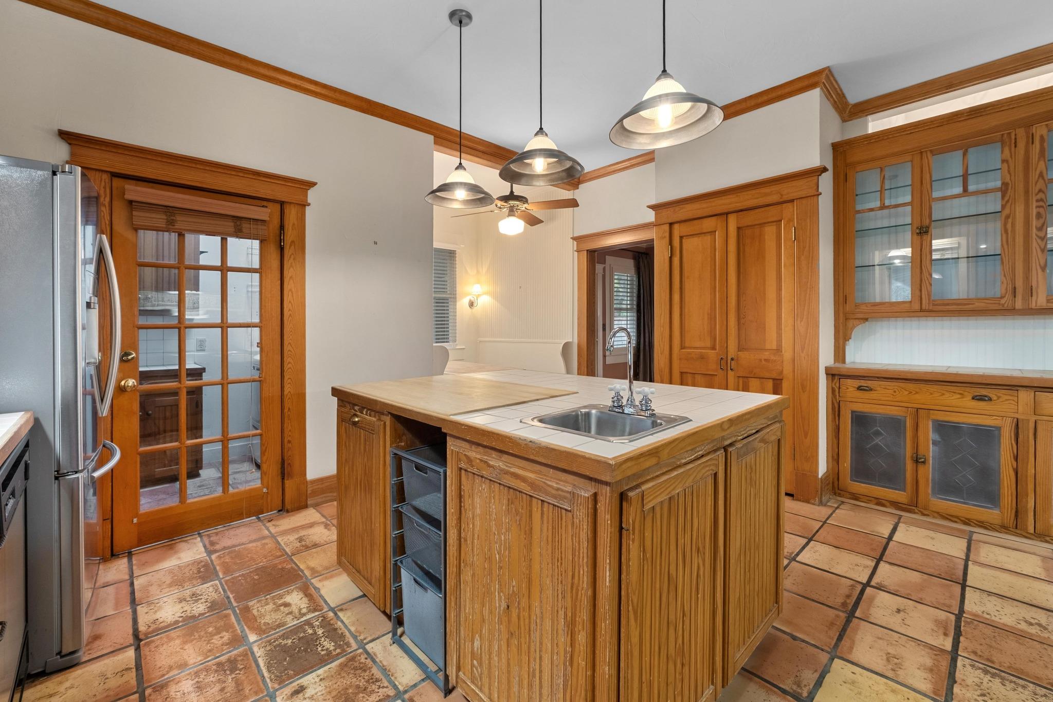 1502 Murray Ln, Austin, TX 78703