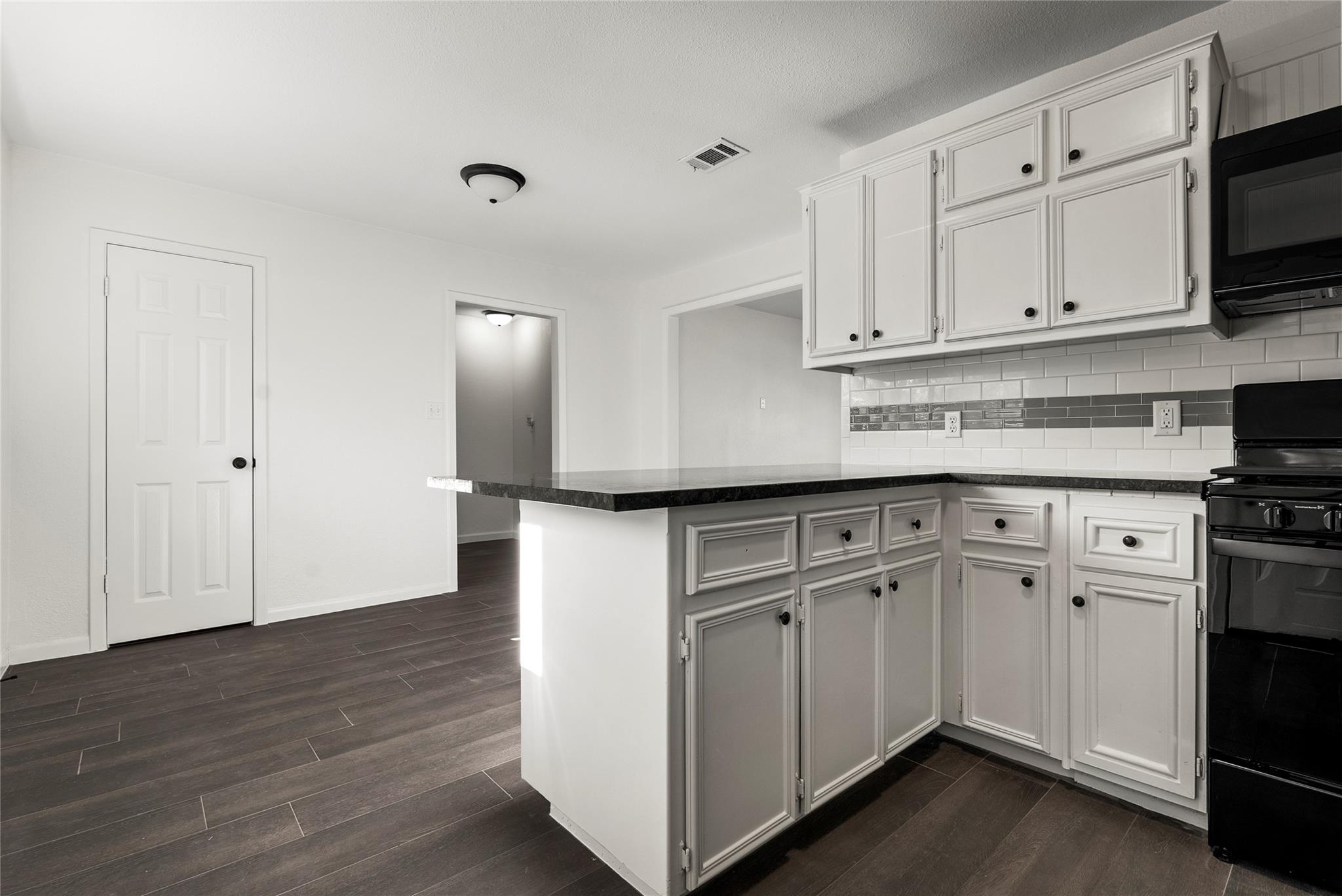 616 Mogonye Ln, Elgin, TX 78621