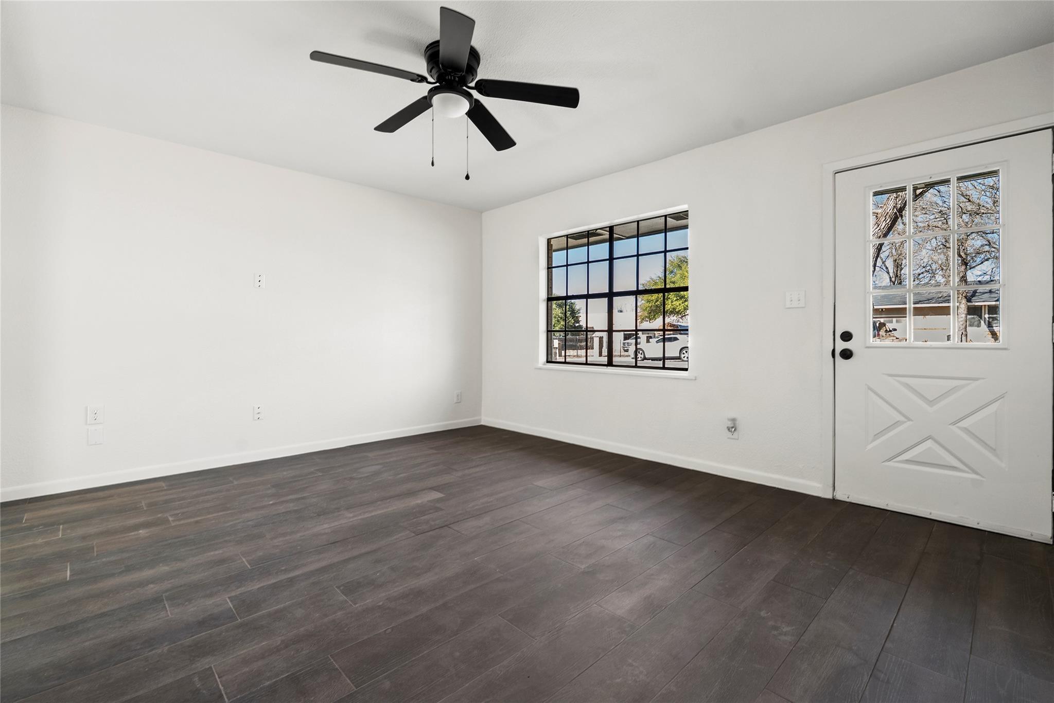 616 Mogonye Ln, Elgin, TX 78621