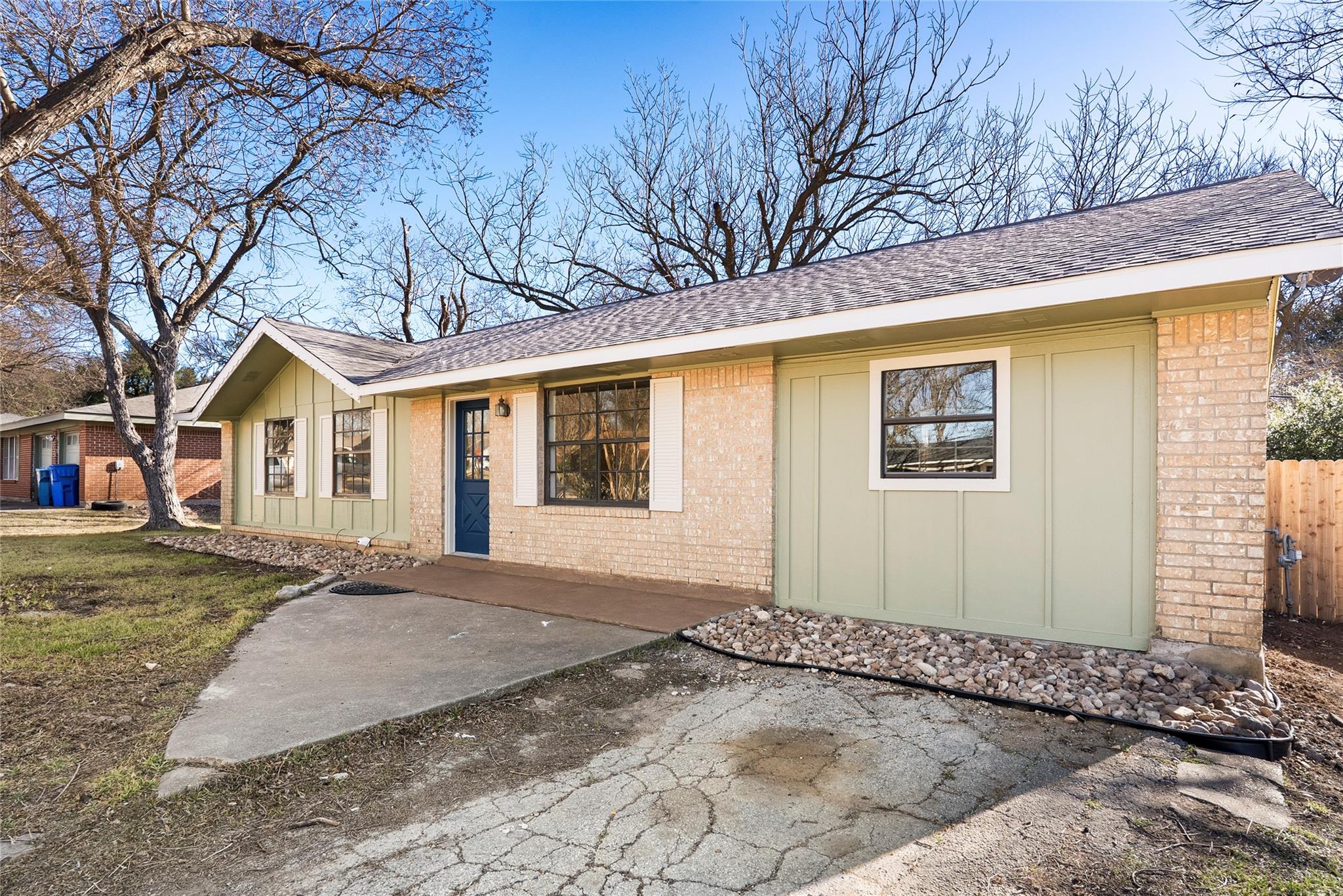 616 Mogonye Ln, Elgin, TX 78621