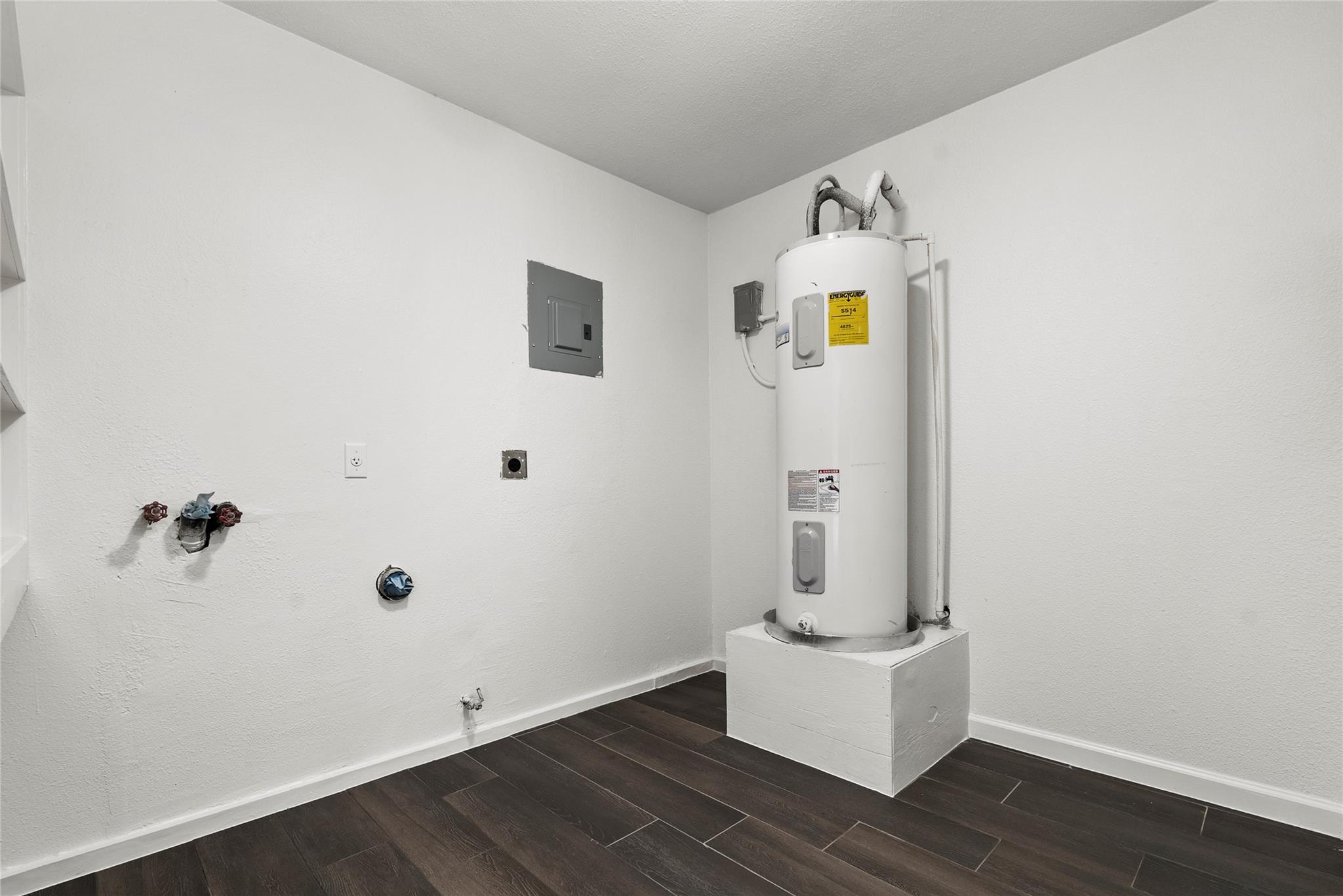 616 Mogonye Ln, Elgin, TX 78621