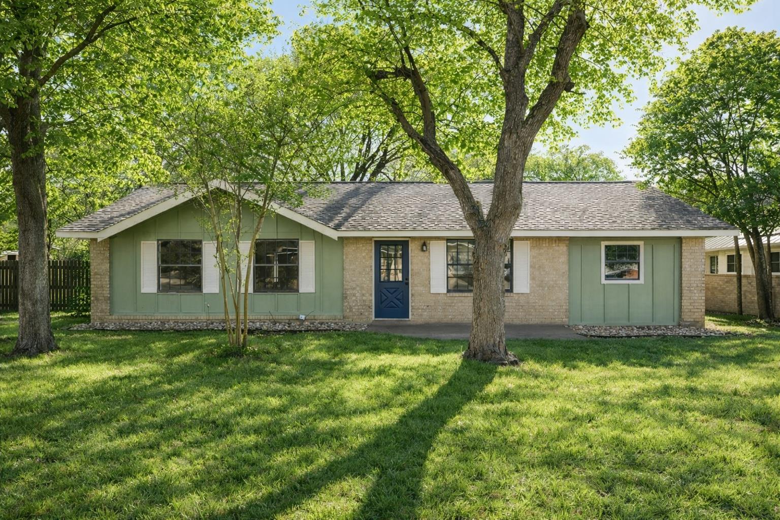 616 Mogonye Ln, Elgin, TX 78621