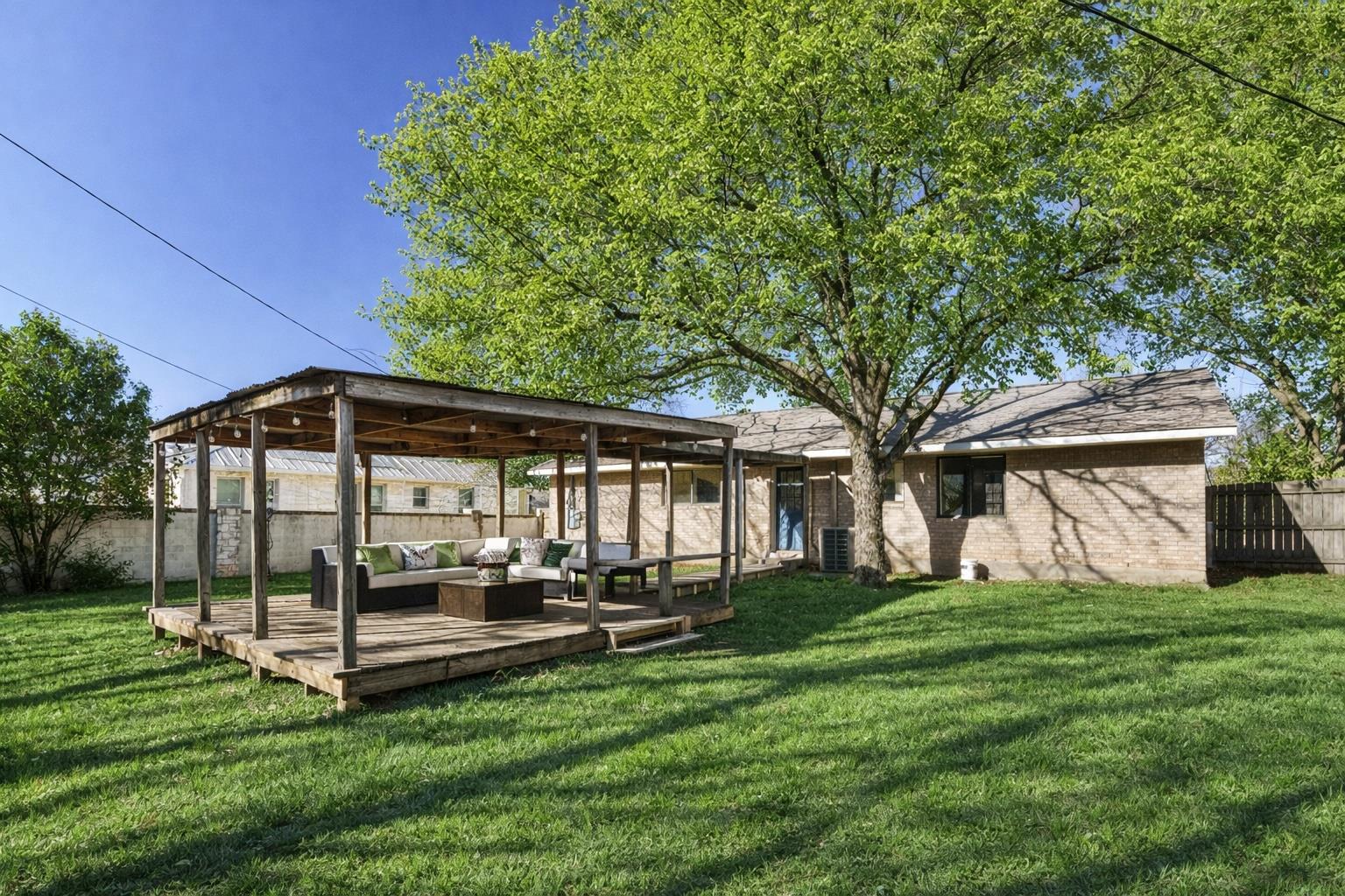 616 Mogonye Ln, Elgin, TX 78621