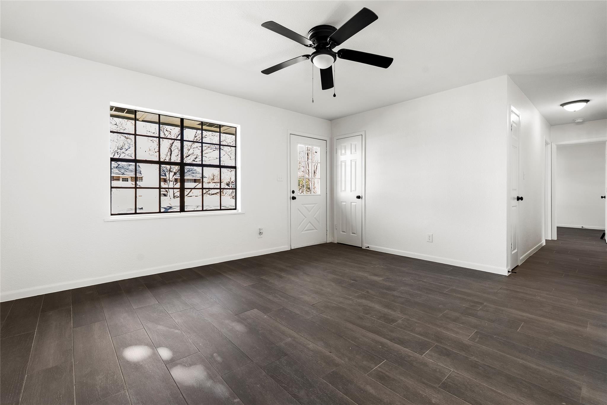 616 Mogonye Ln, Elgin, TX 78621