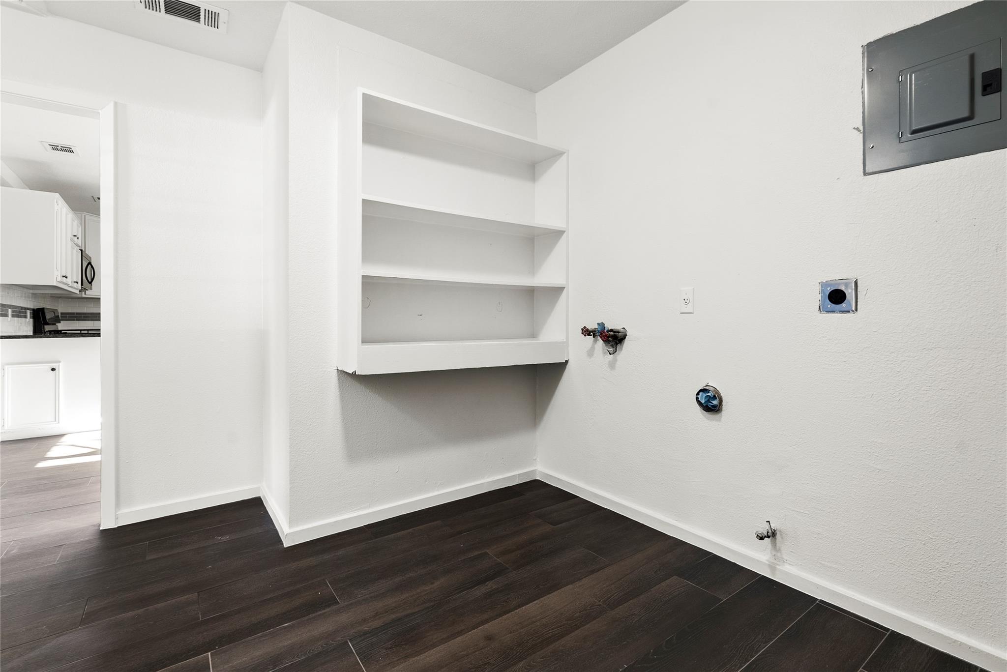 616 Mogonye Ln, Elgin, TX 78621