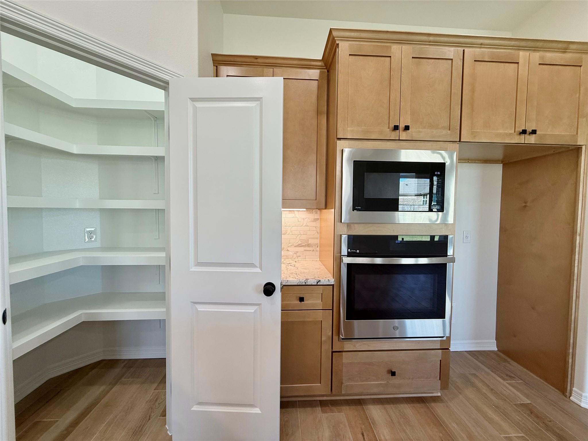 718 Eagle Claw Dr, Salado, TX 76571