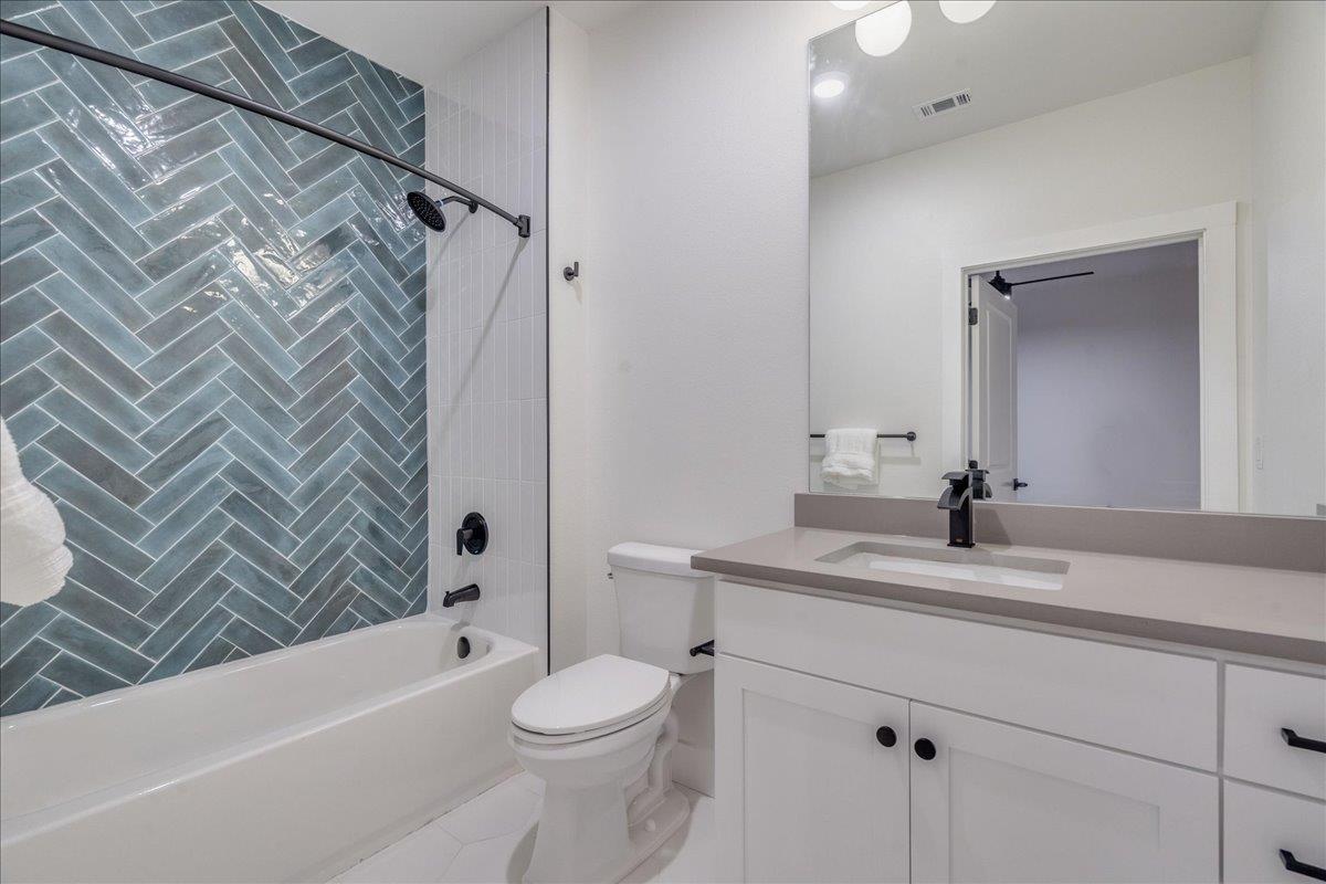 3000 Duval St # 202, Austin, TX 78705