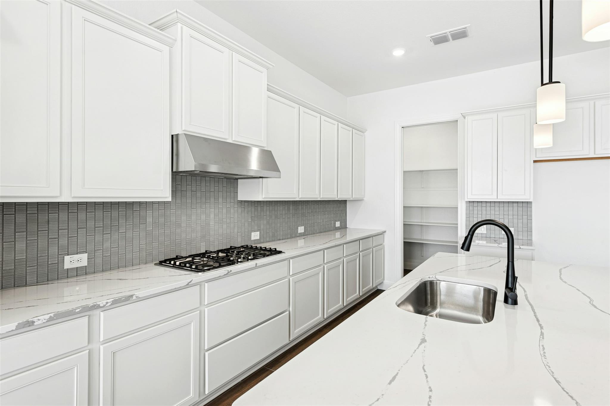 109 McNaughton Dr, Liberty Hill, TX 78642