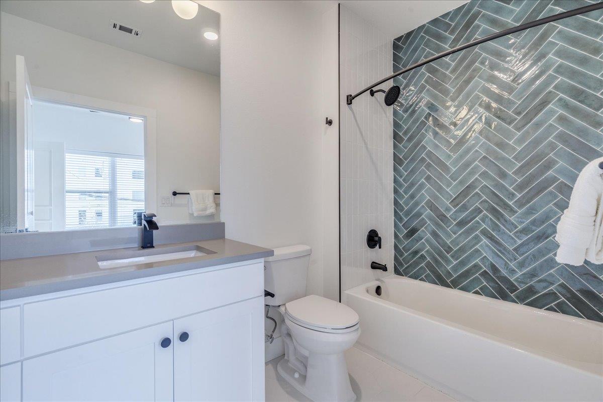 3000 Duval St # 302, Austin, TX 78705