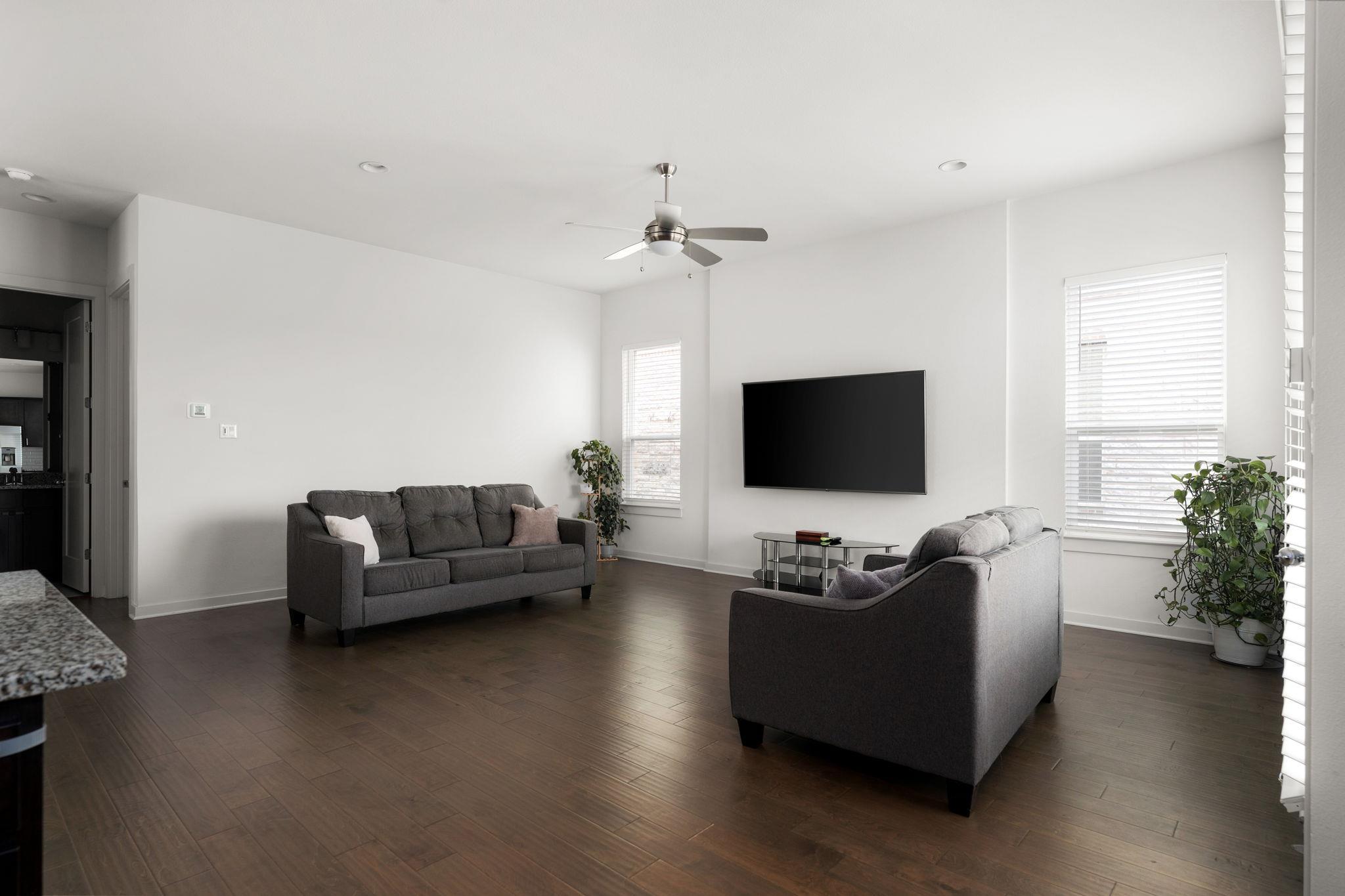 1531 N Red Bud Ln # 8, Round Rock, TX 78665