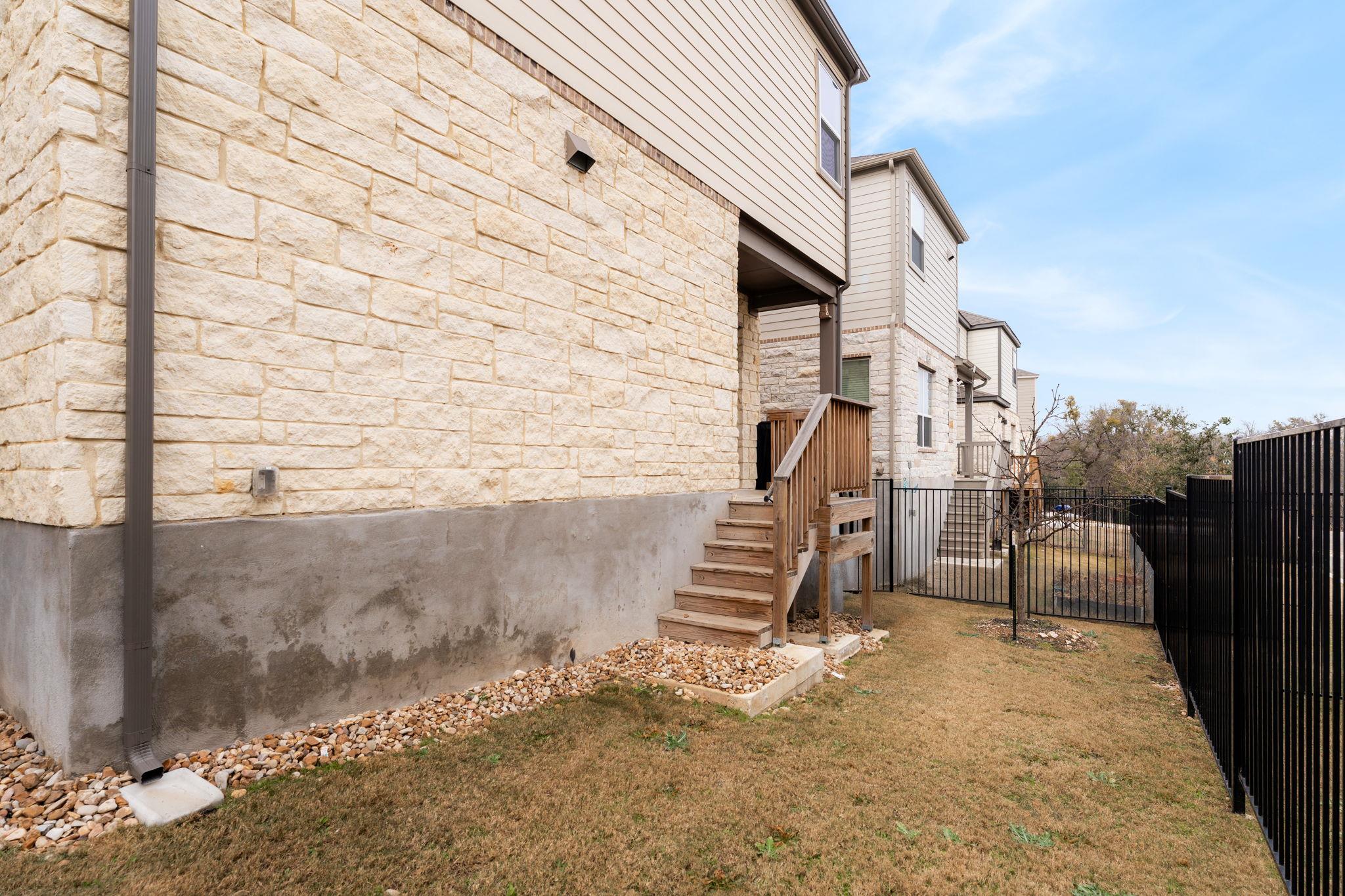 1531 N Red Bud Ln # 8, Round Rock, TX 78665