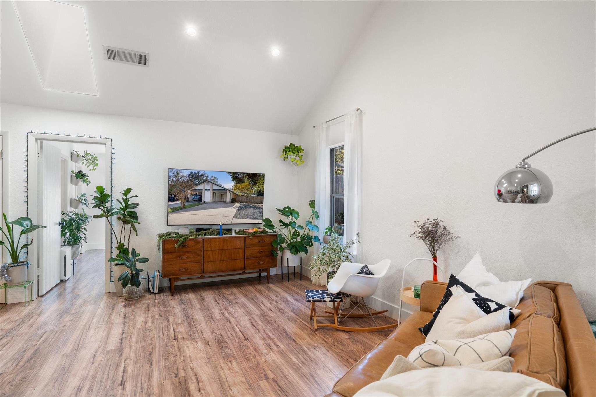 909 Milford Way # B, Austin, TX 78745