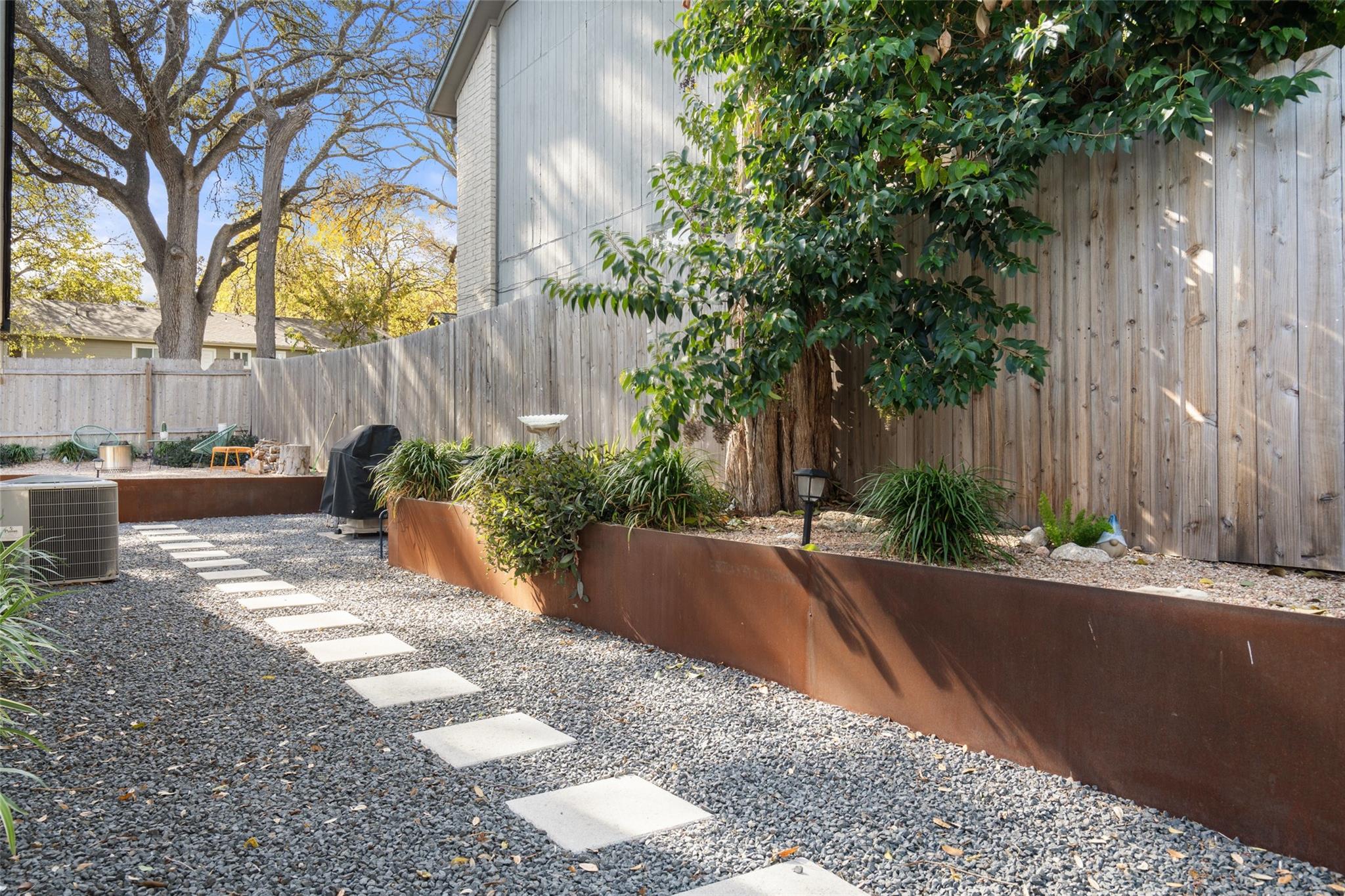 909 Milford Way # B, Austin, TX 78745