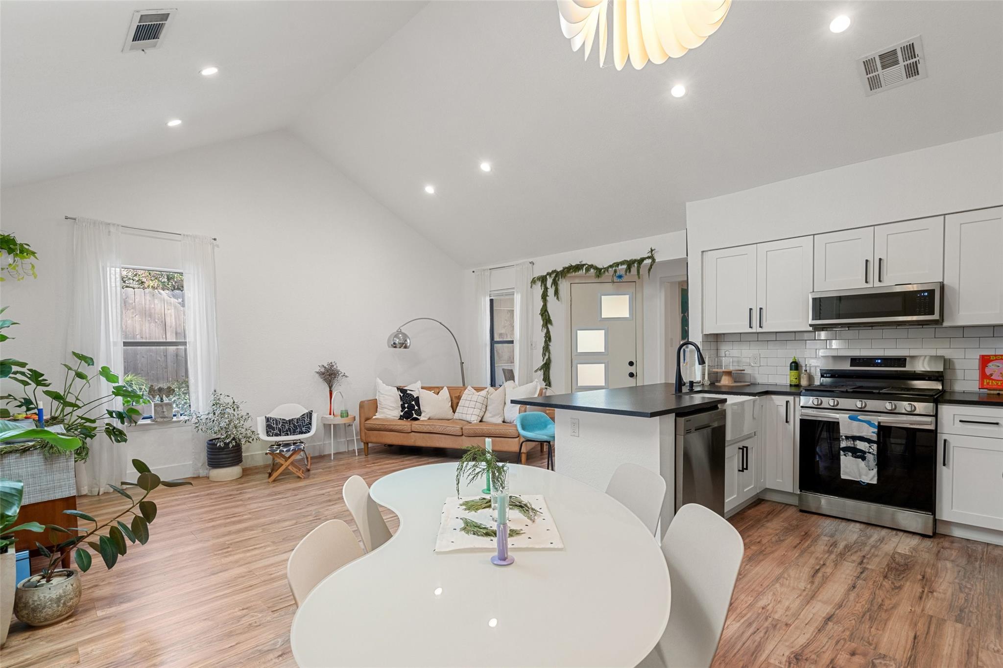 909 Milford Way # B, Austin, TX 78745