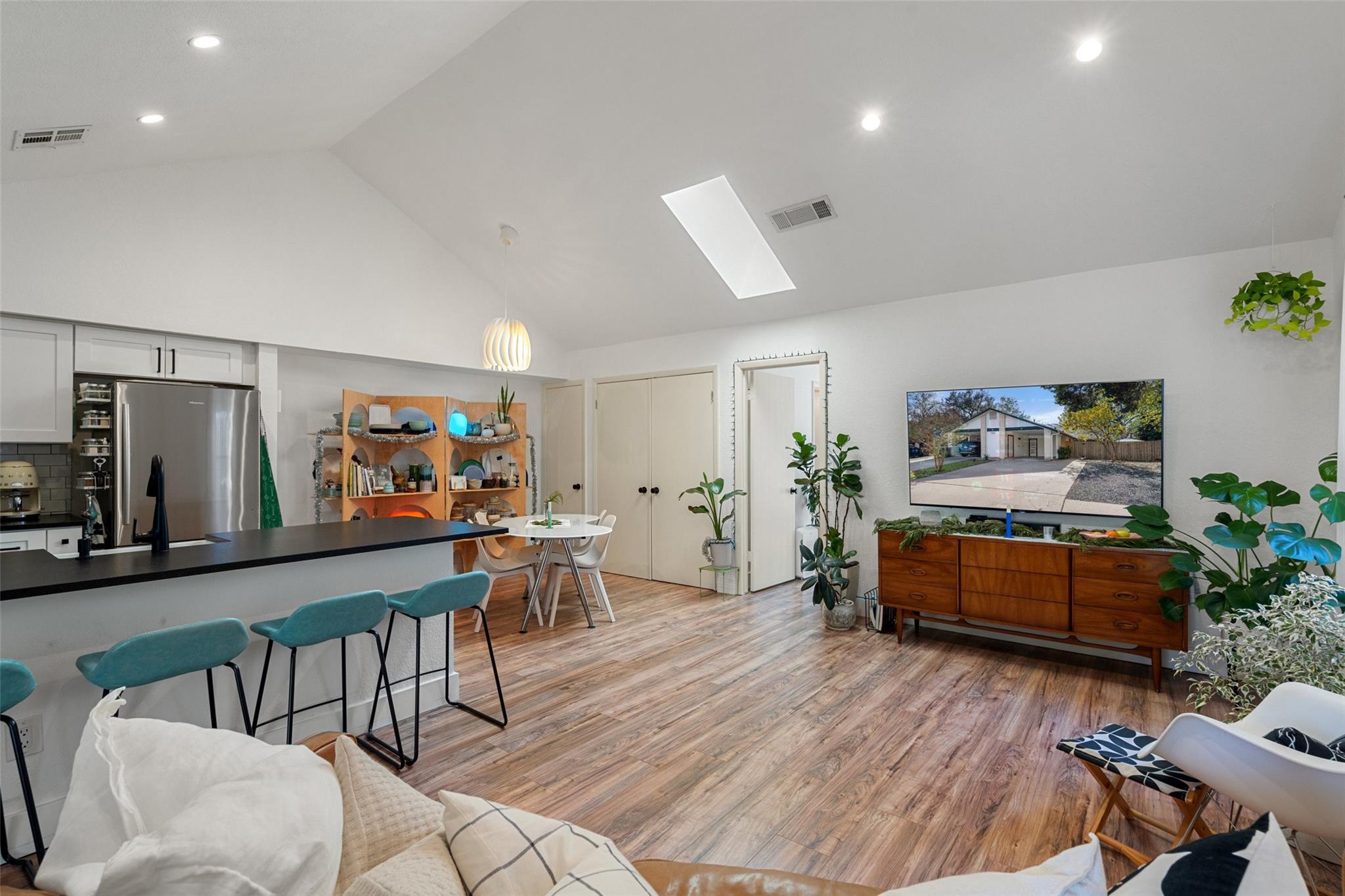 909 Milford Way # B, Austin, TX 78745