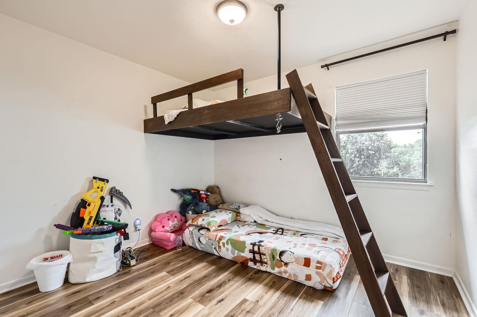 9518 Topridge Dr # 7, Austin, TX 78750