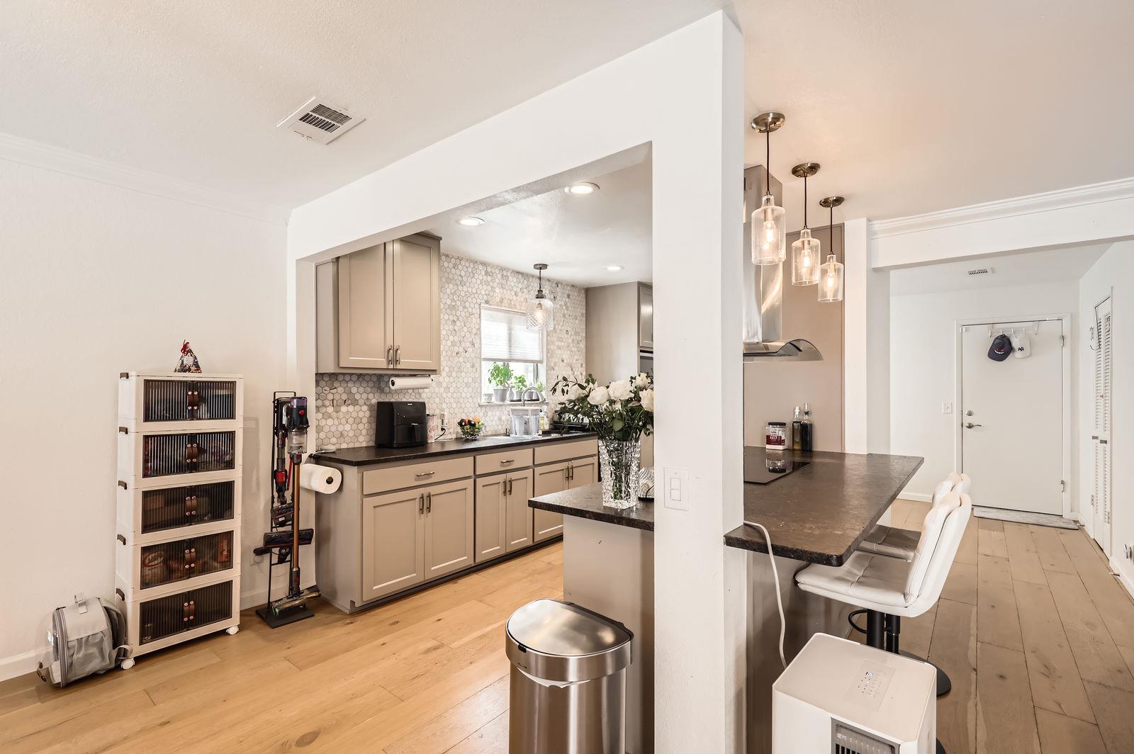 9518 Topridge Dr # 7, Austin, TX 78750