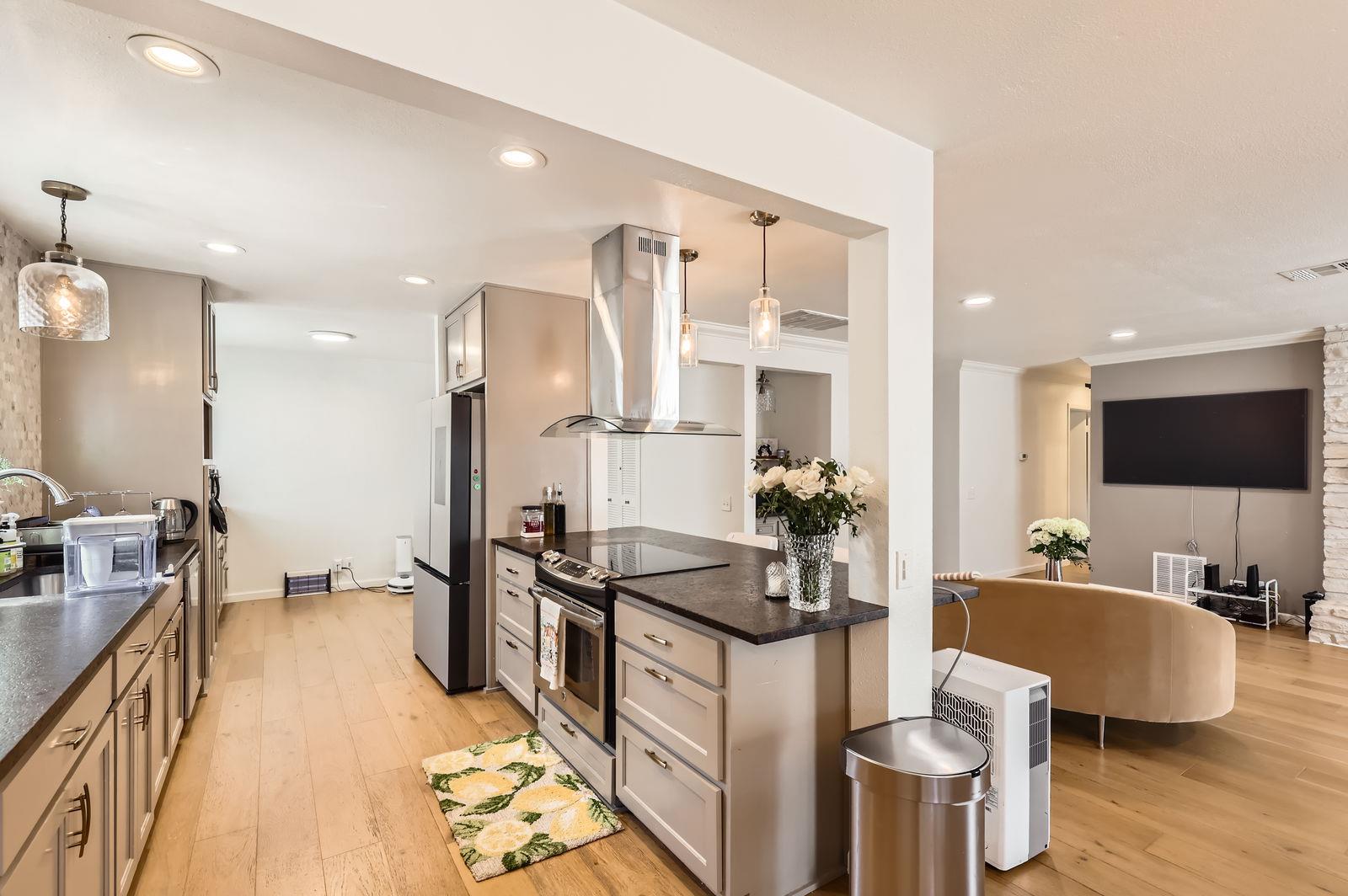 9518 Topridge Dr # 7, Austin, TX 78750