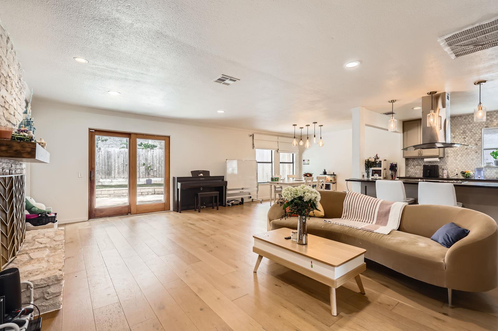 9518 Topridge Dr # 7, Austin, TX 78750