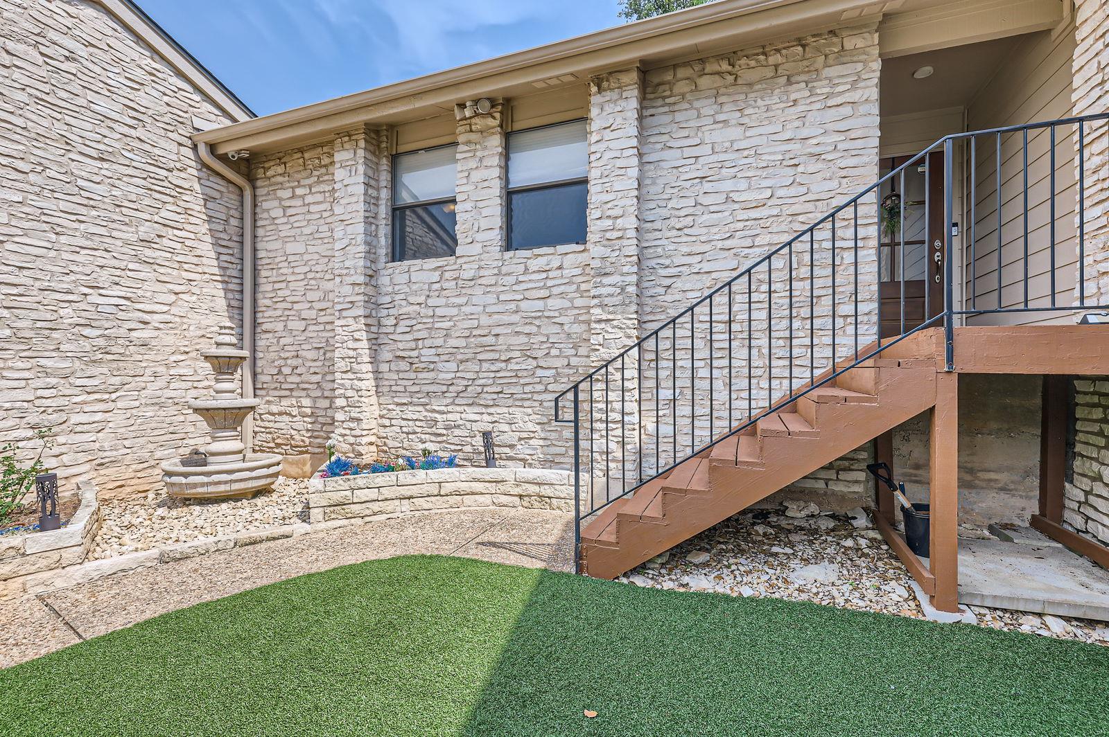 9518 Topridge Dr # 7, Austin, TX 78750