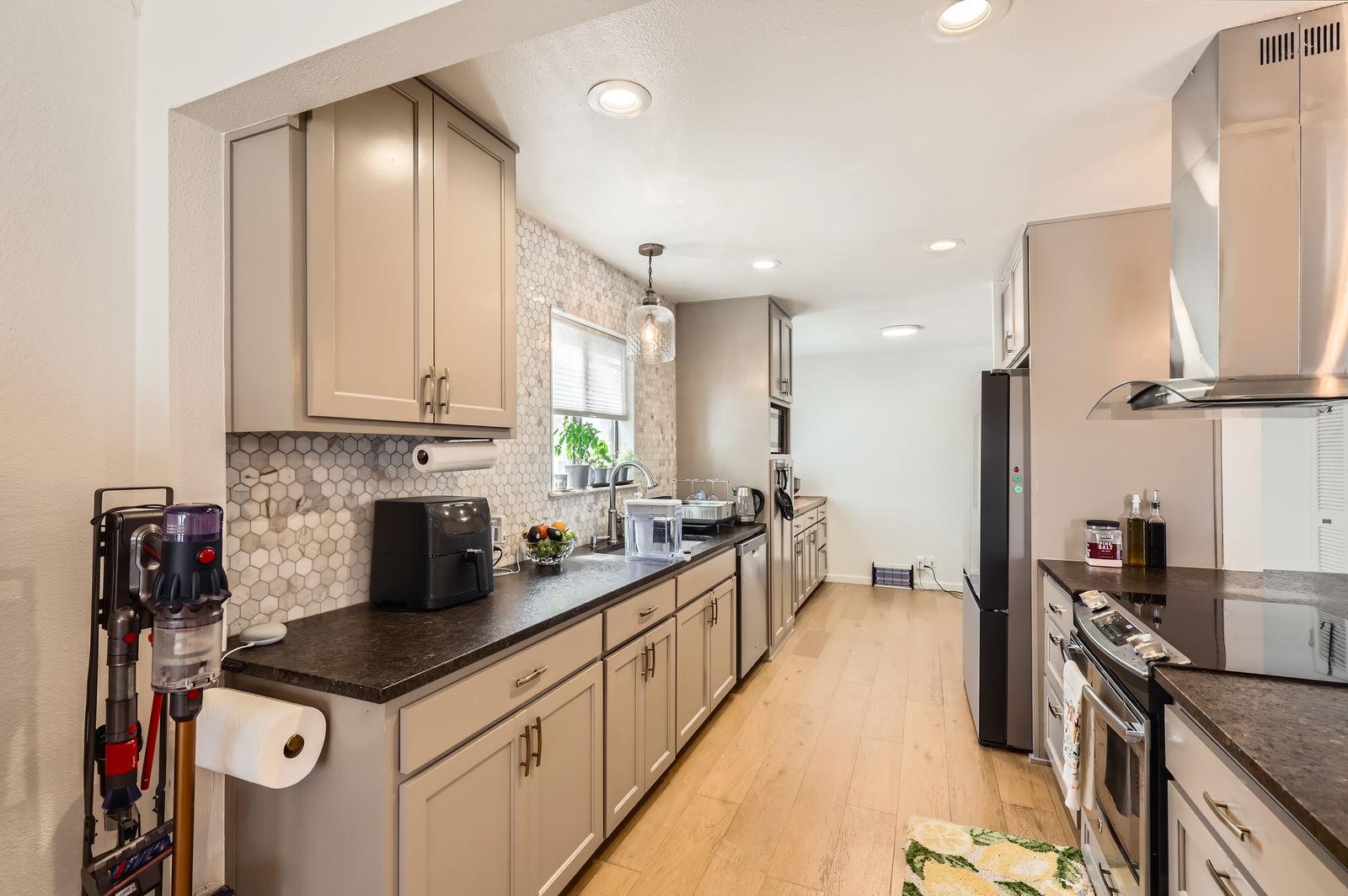 9518 Topridge Dr # 7, Austin, TX 78750