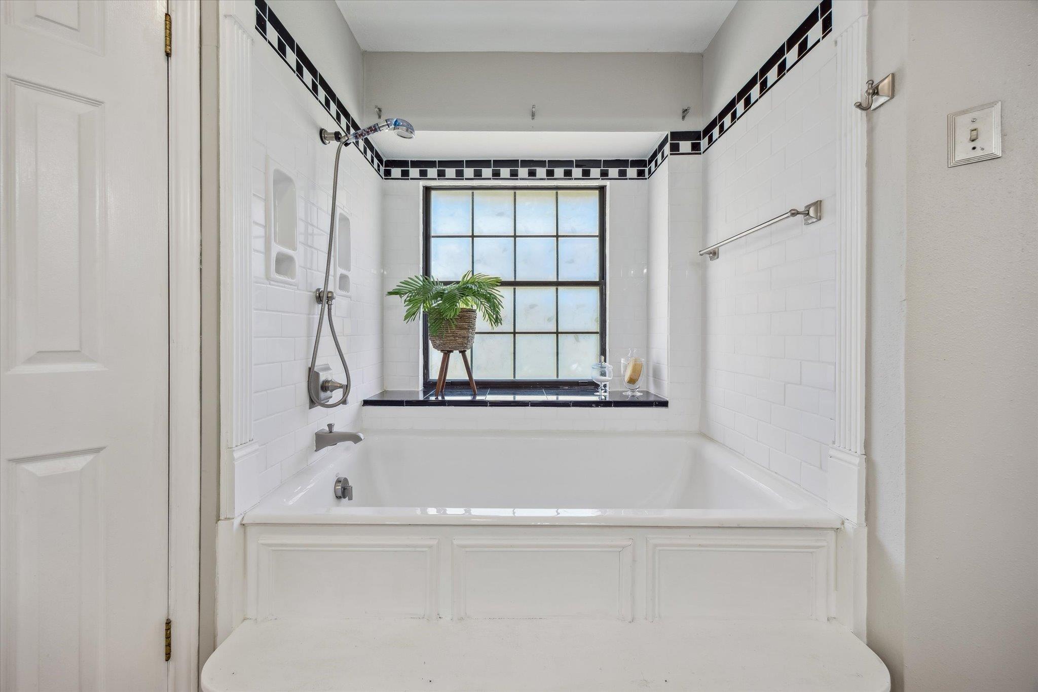 6810 Caudill Ln, Austin, TX 78738