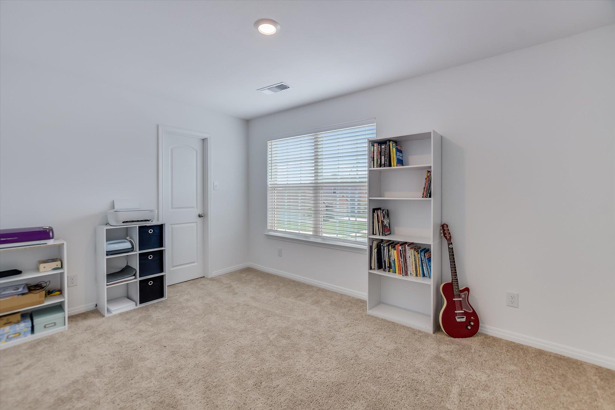 145 Riverdale Dr, Jarrell, TX 76537